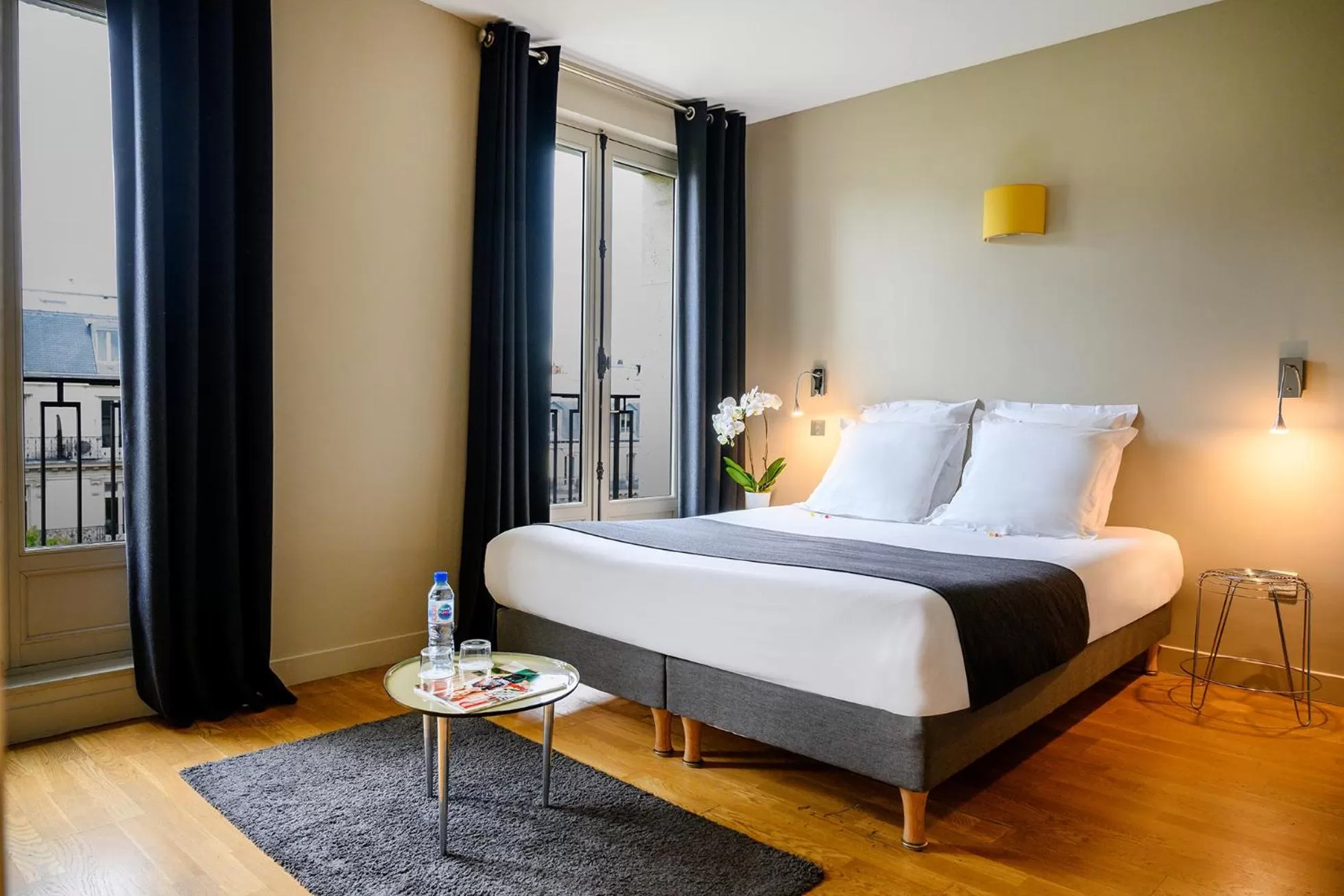 Two Connecting Double Rooms in Hôtel Helzear Champs-Elysées