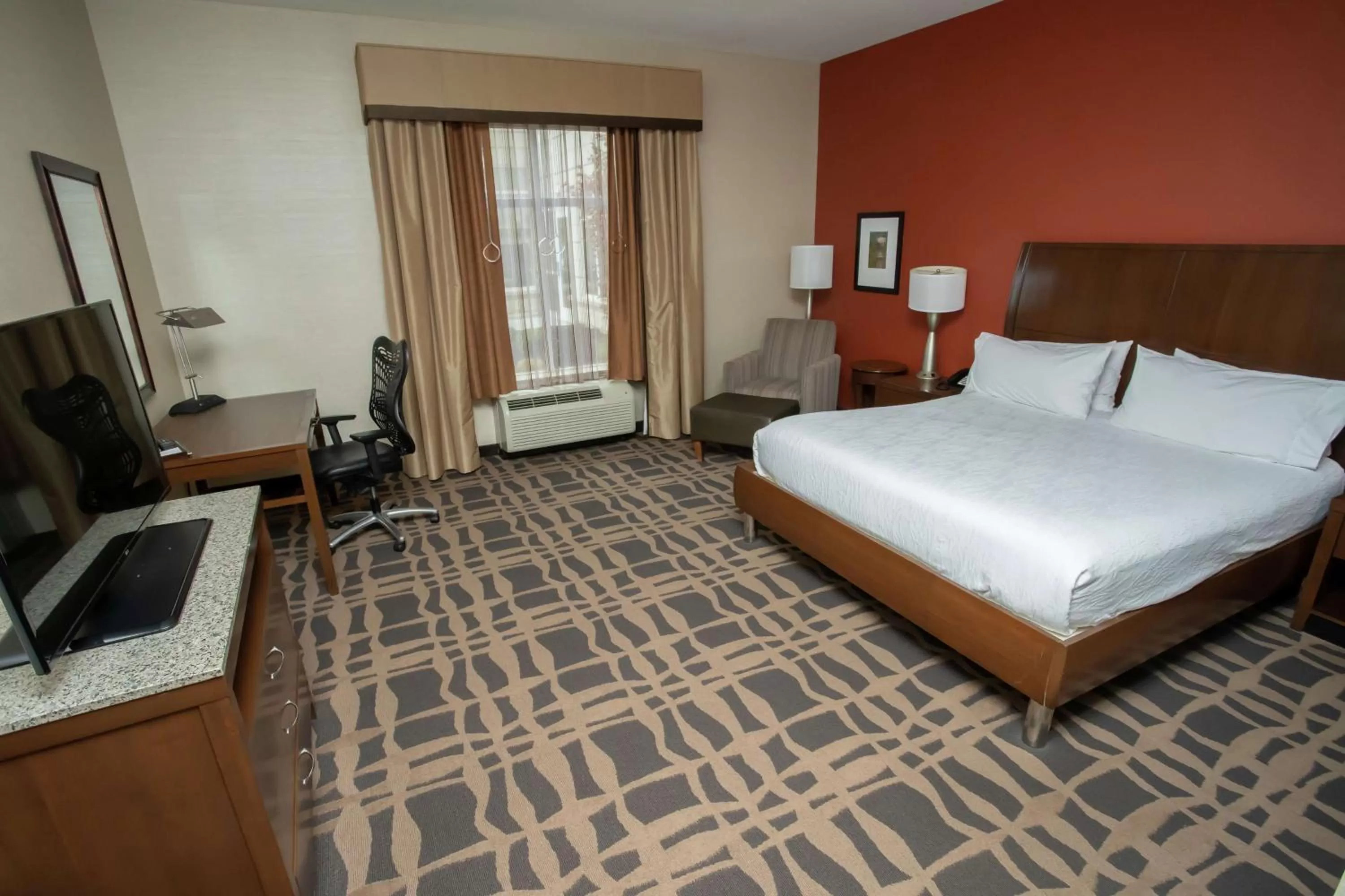 King Room with Bath Tub - Disability Access in Hilton Garden Inn Dayton South - Austin Landing