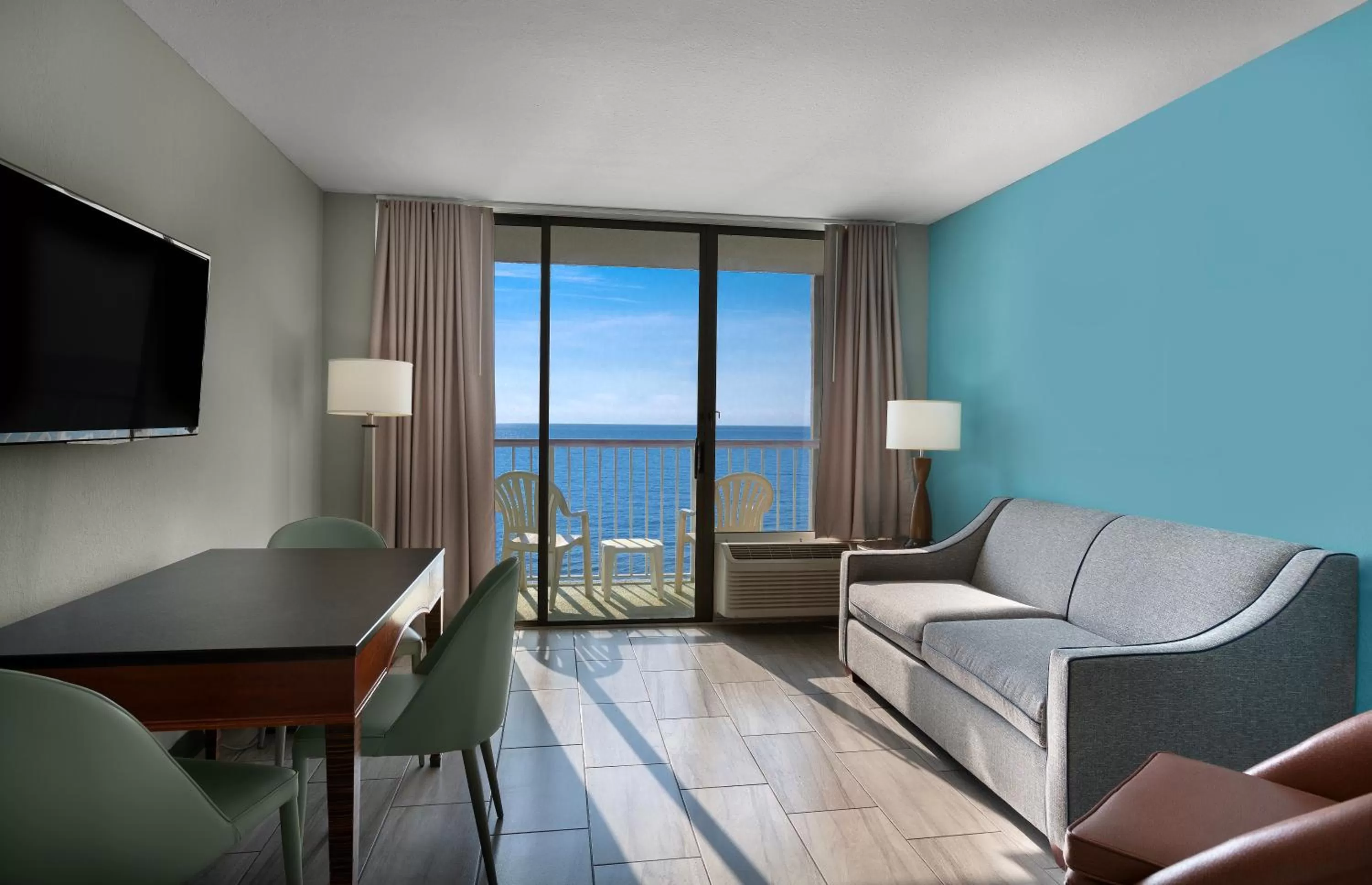 Oceanfront Queen Suite in Crown Reef Beach Resort and Waterpark