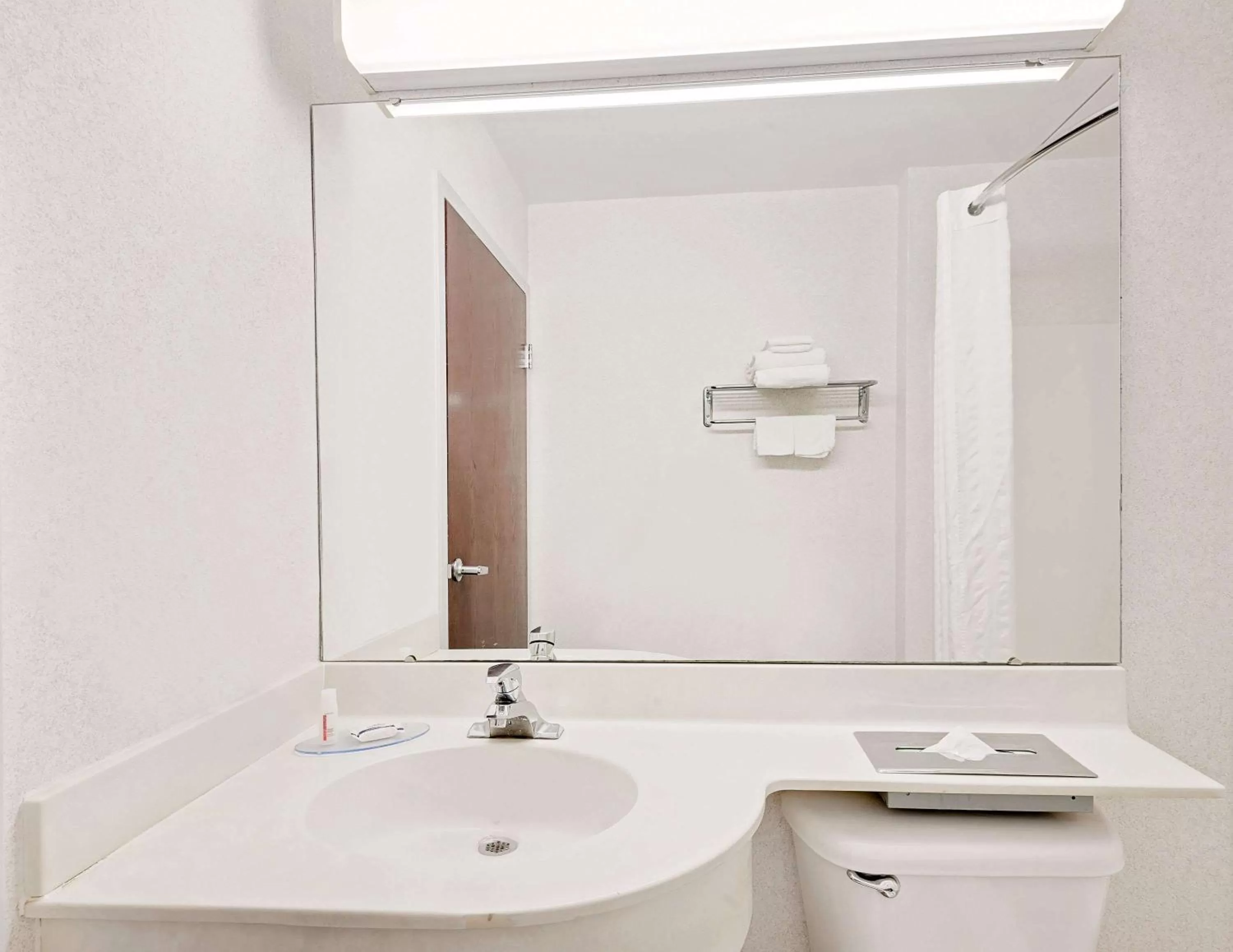 Queen Room - Smoking in Microtel Inn & Suites by Wyndham Hagerstown by I-81