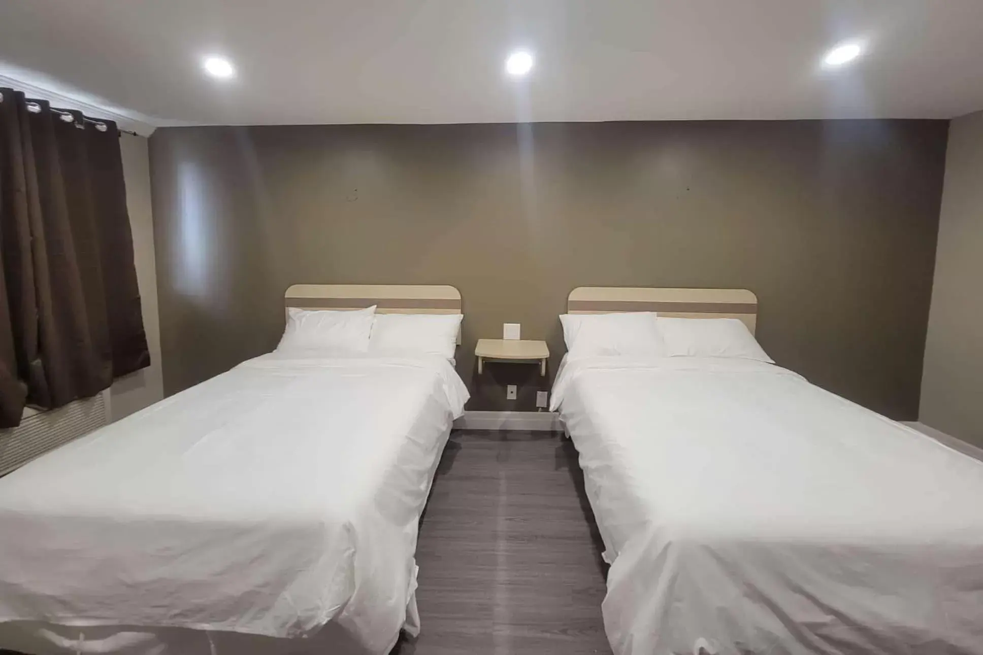 Super 8 by Wyndham Niagara Falls ON Super 8 by Wyndham Niagara Falls ON