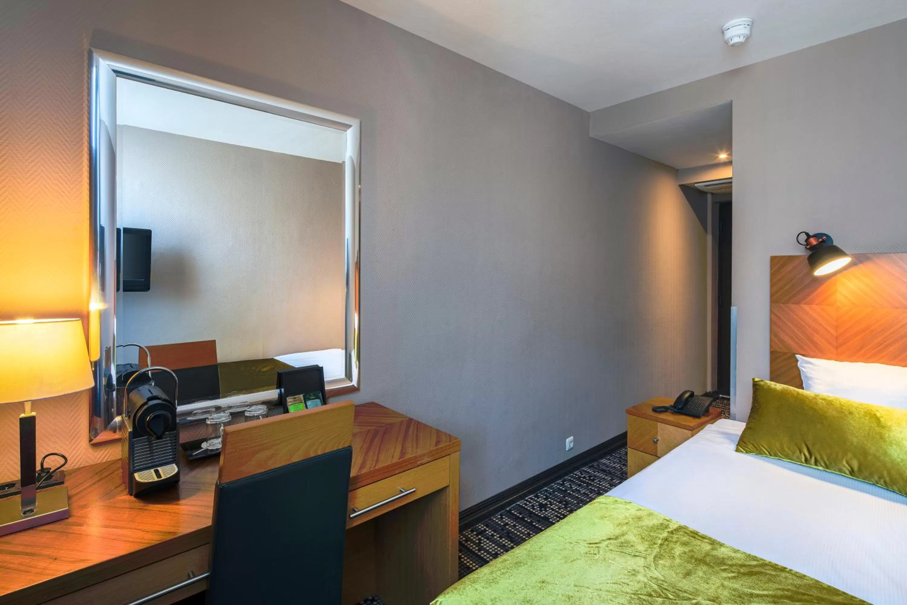 Budget Double Room in The Alfred Hotel