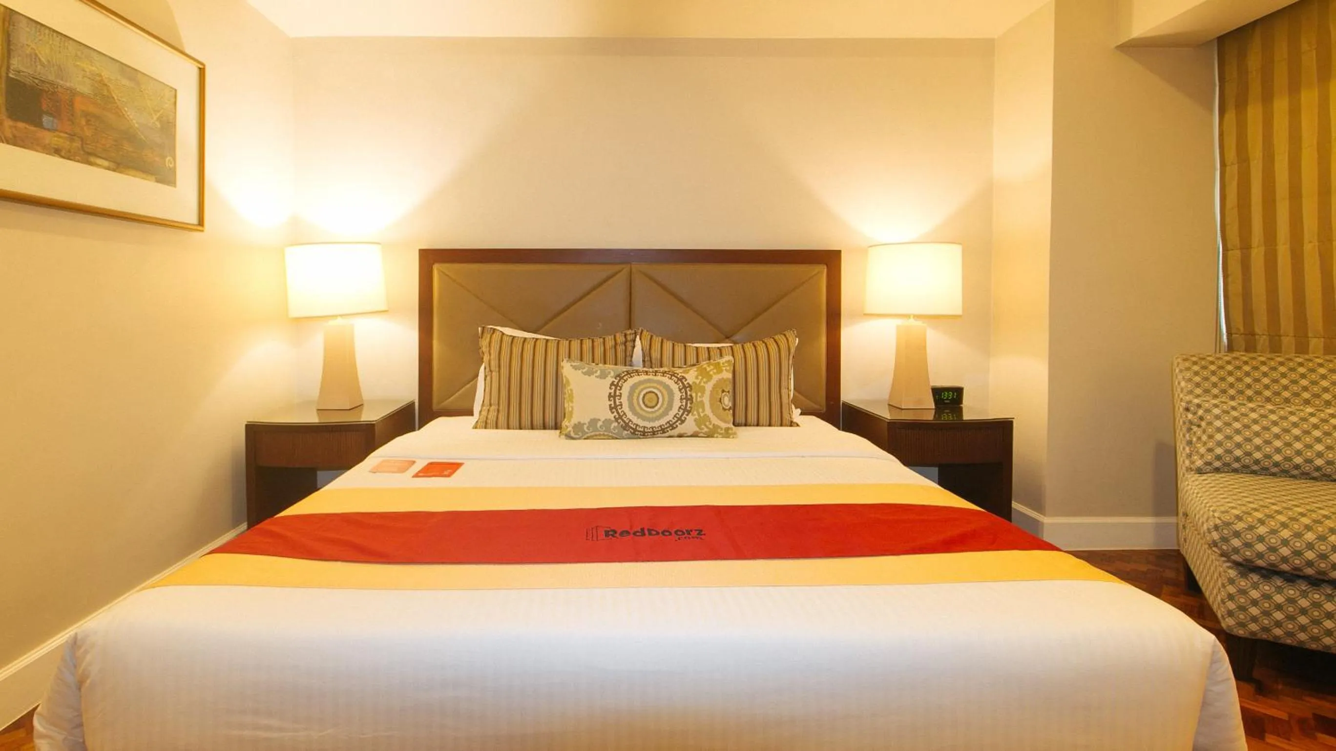 Deluxe Room in RedDoorz Premium at The Residences Olympia Makati