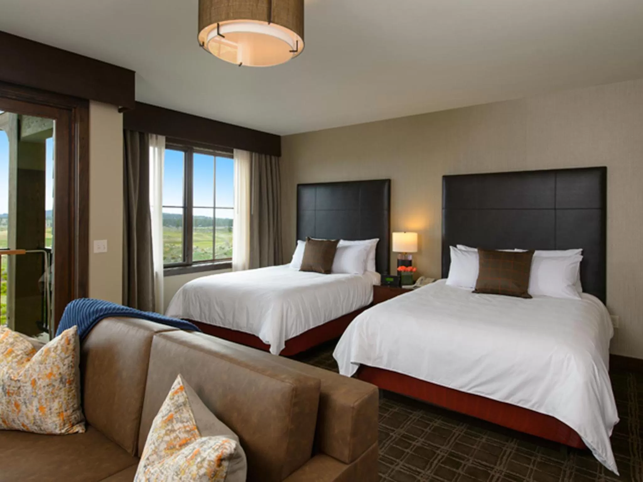 Deluxe Queen Room with Two Queen Beds with Golf View in Tetherow Hotel