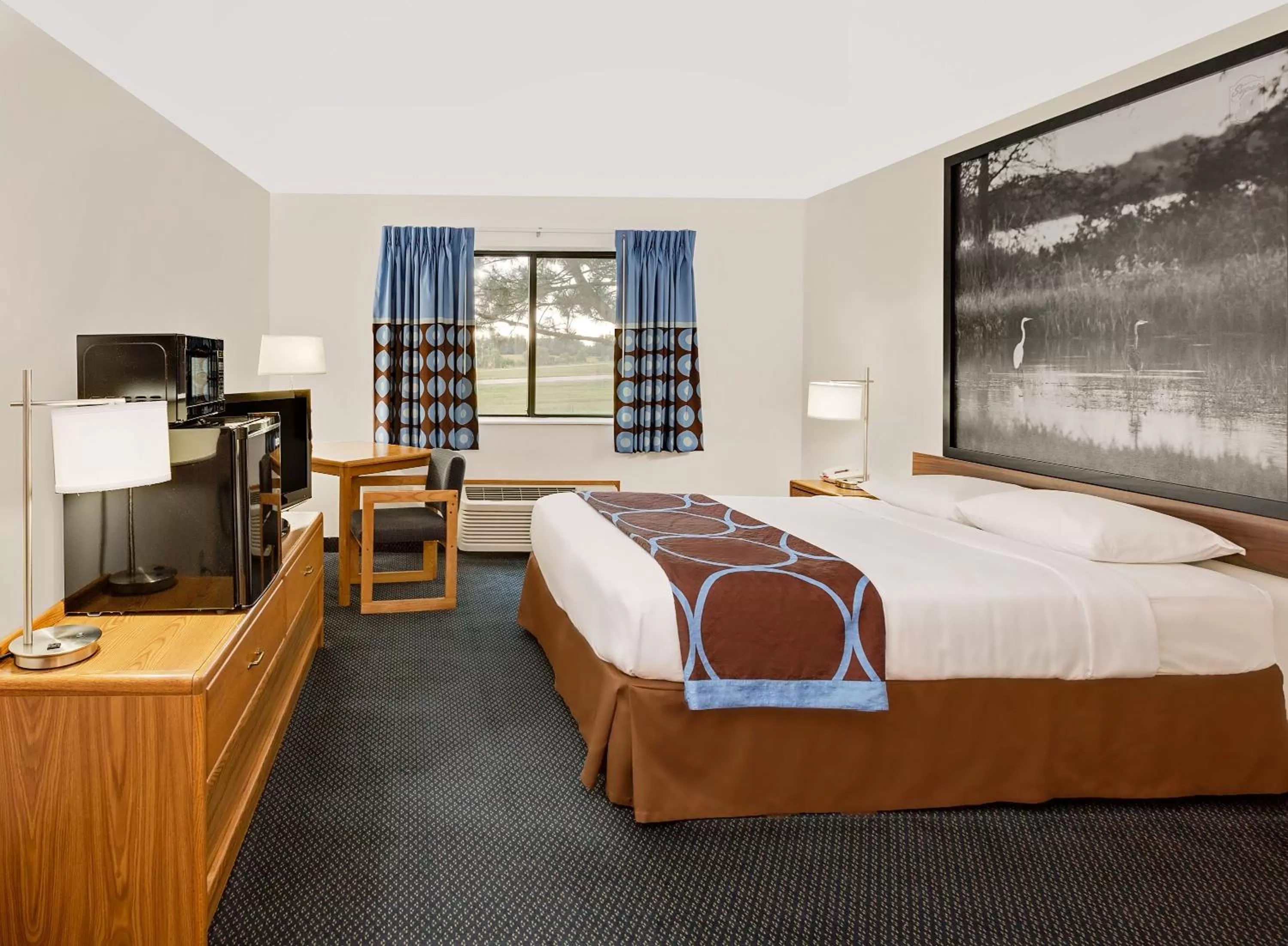 Queen Room - Disability Access/Non-Smoking in Super 8 by Wyndham St. James