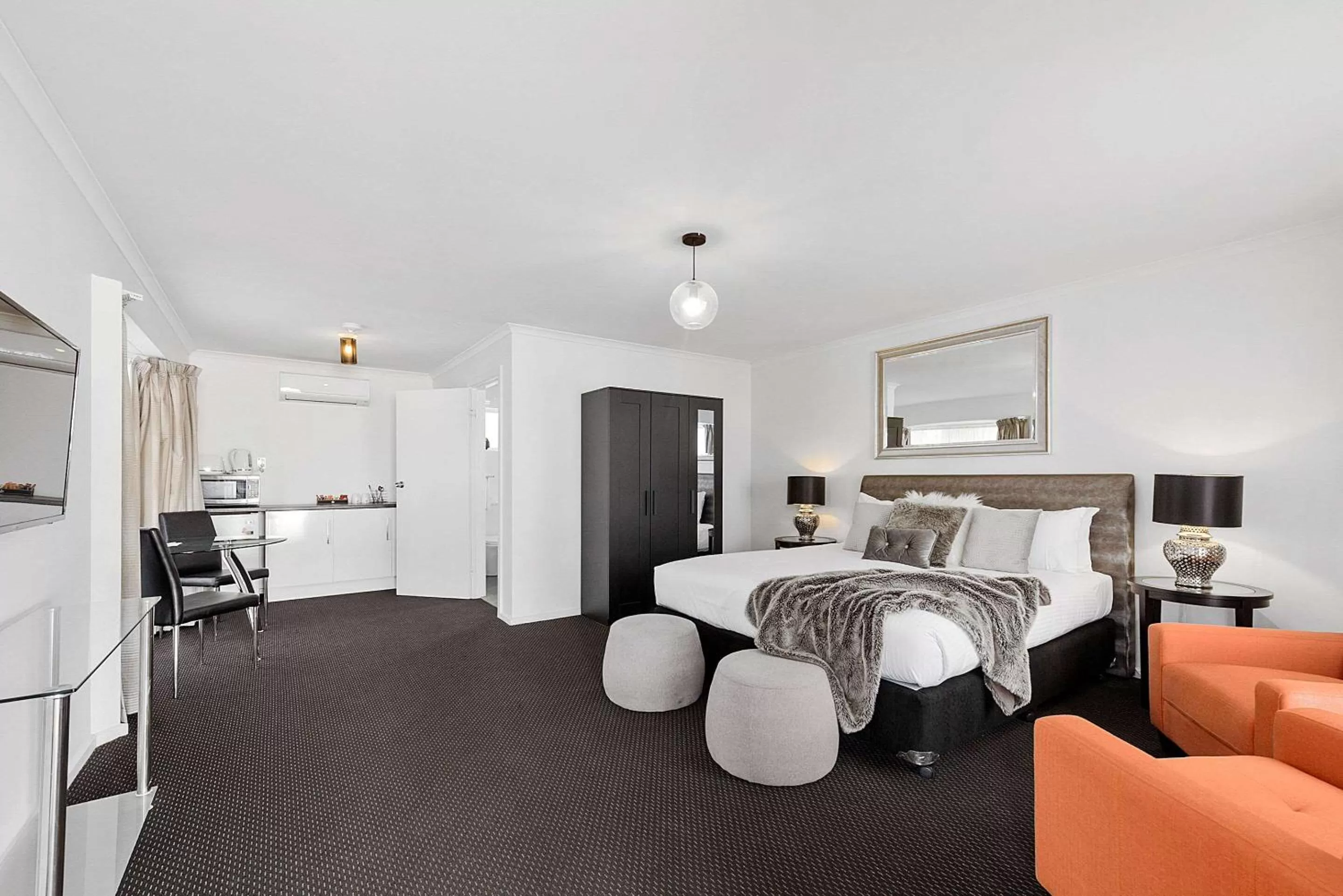 Luxury King Suite in Comfort Inn Flinders on Main