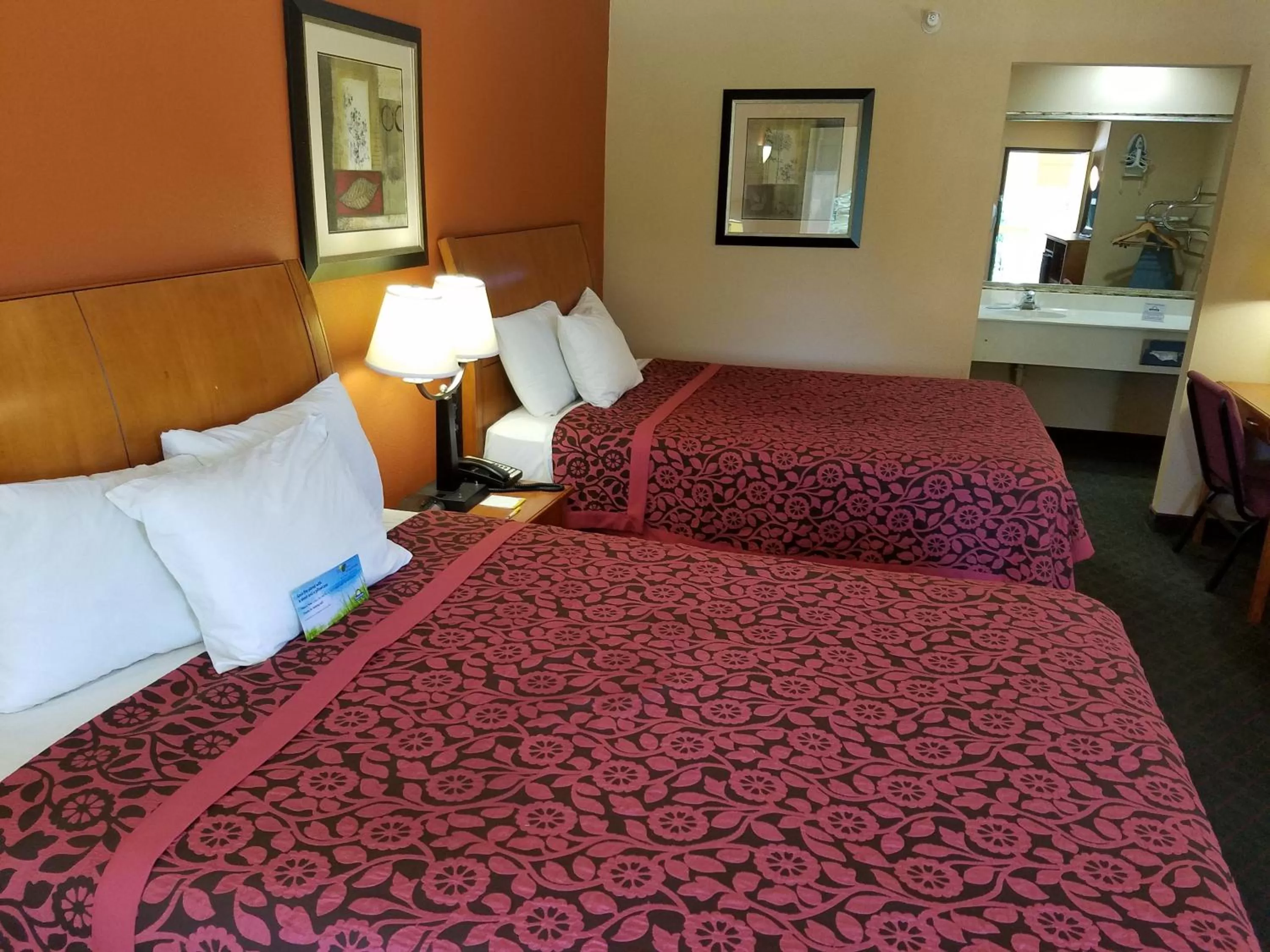 Queen Room with Two Queen Beds - Non-Smoking in Hotel Blue Fairfield TX