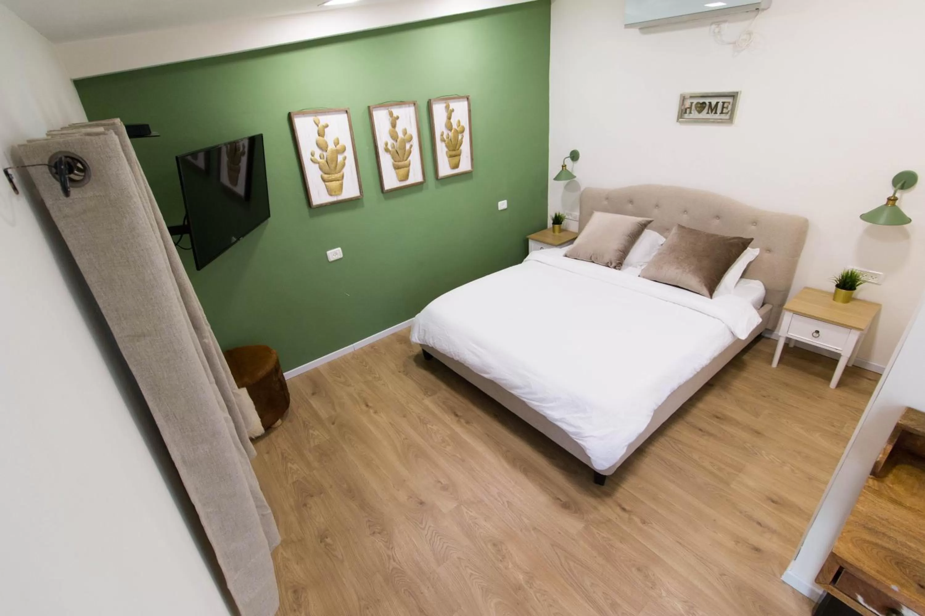 Deluxe King Studio - single occupancy in Eshel Mansion - Boutique Suites