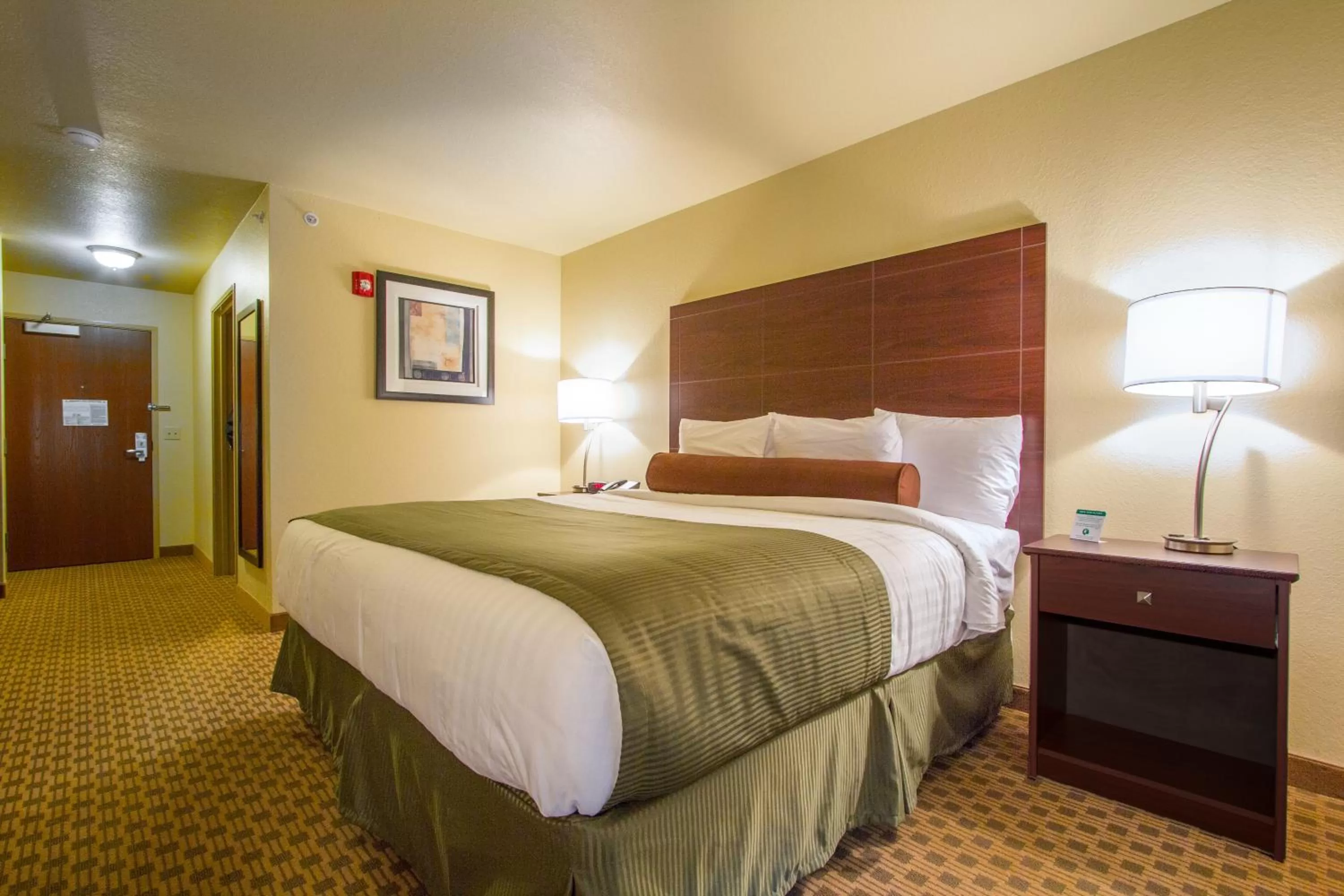 Deluxe Room in Cobblestone Inn & Suites - Corry