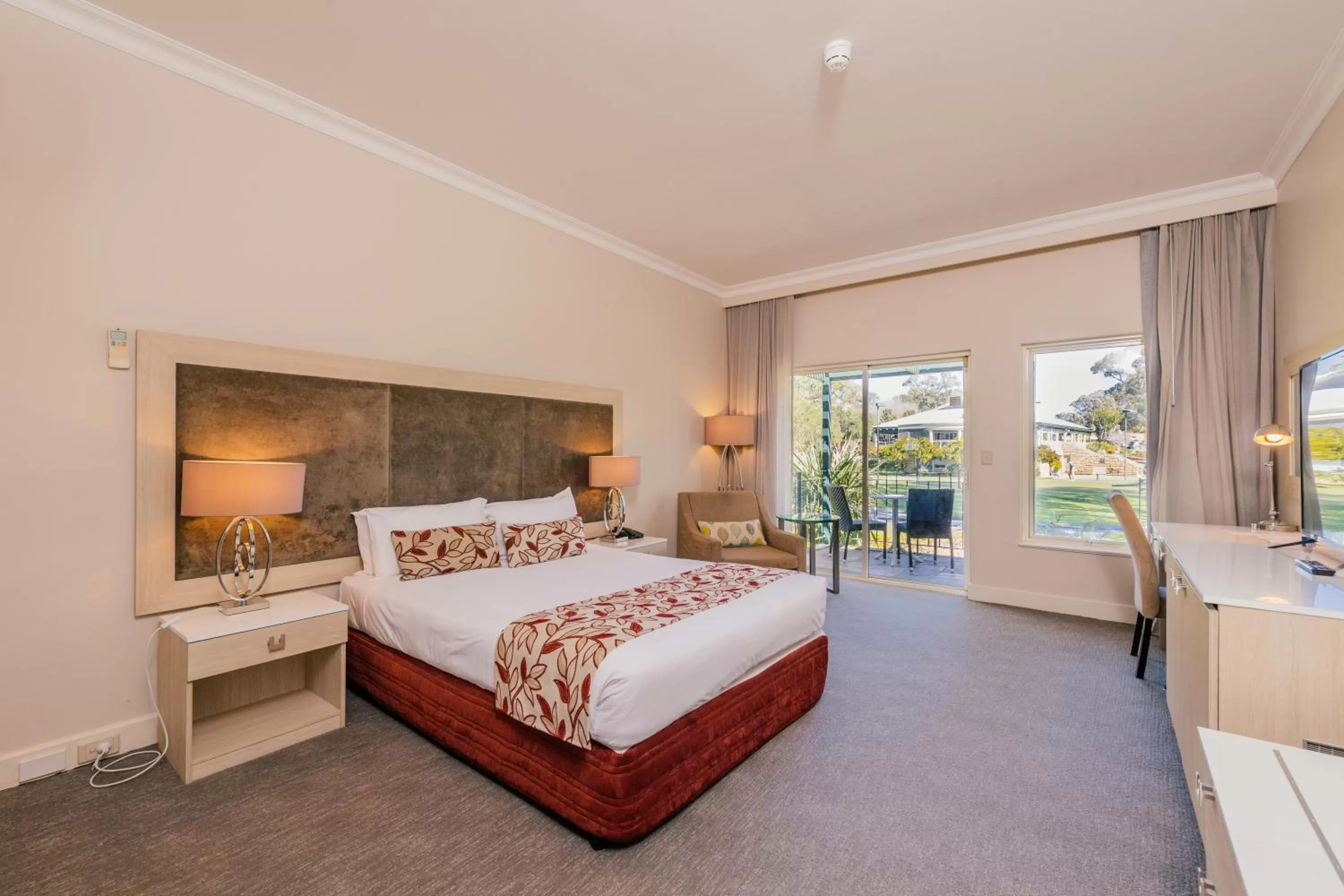 Garden View Queen Room in Joondalup Resort