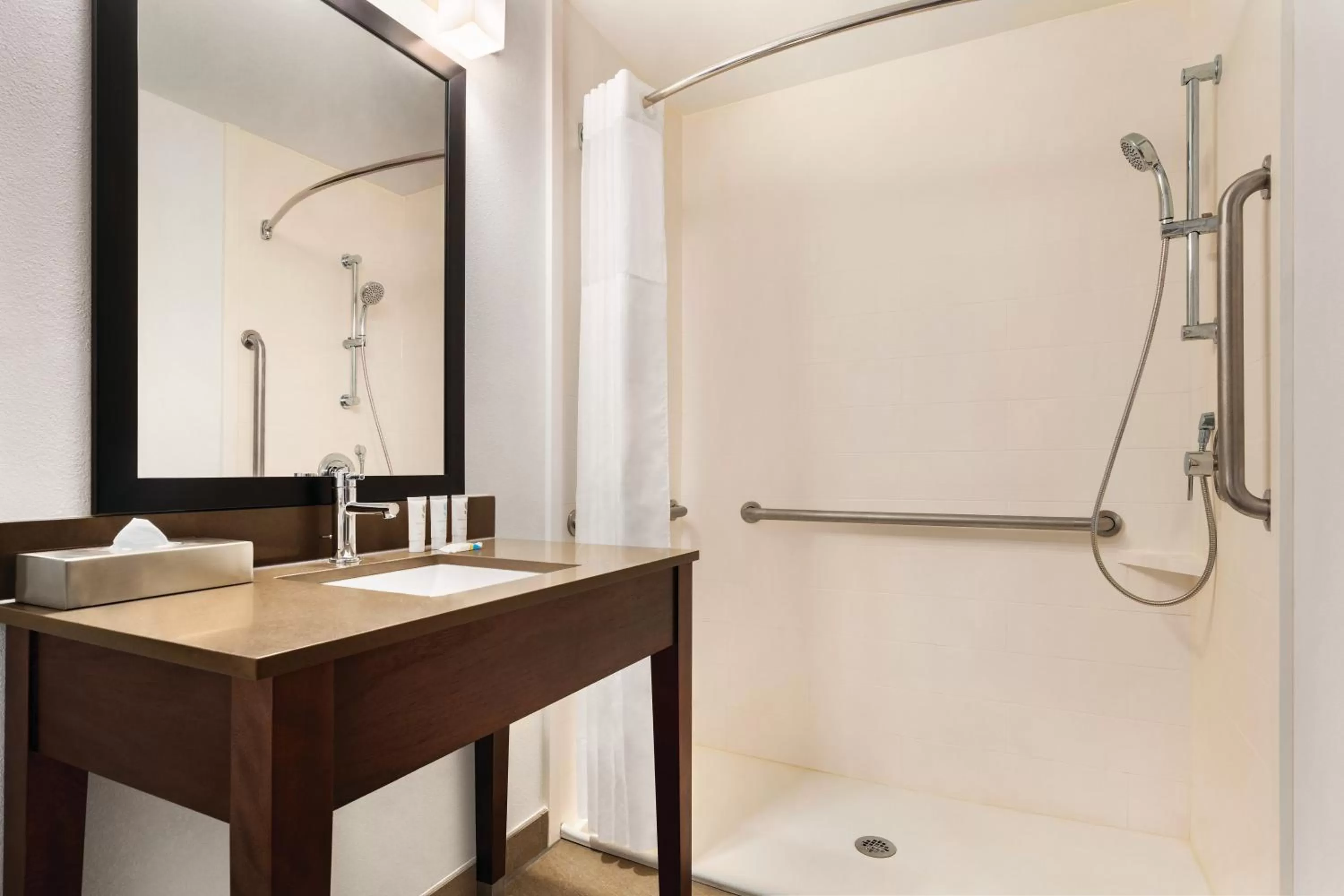 Queen Room with Two Queen Beds - Disability Access/Non-Smoking in Country Inn & Suites by Radisson, Savannah Midtown, GA