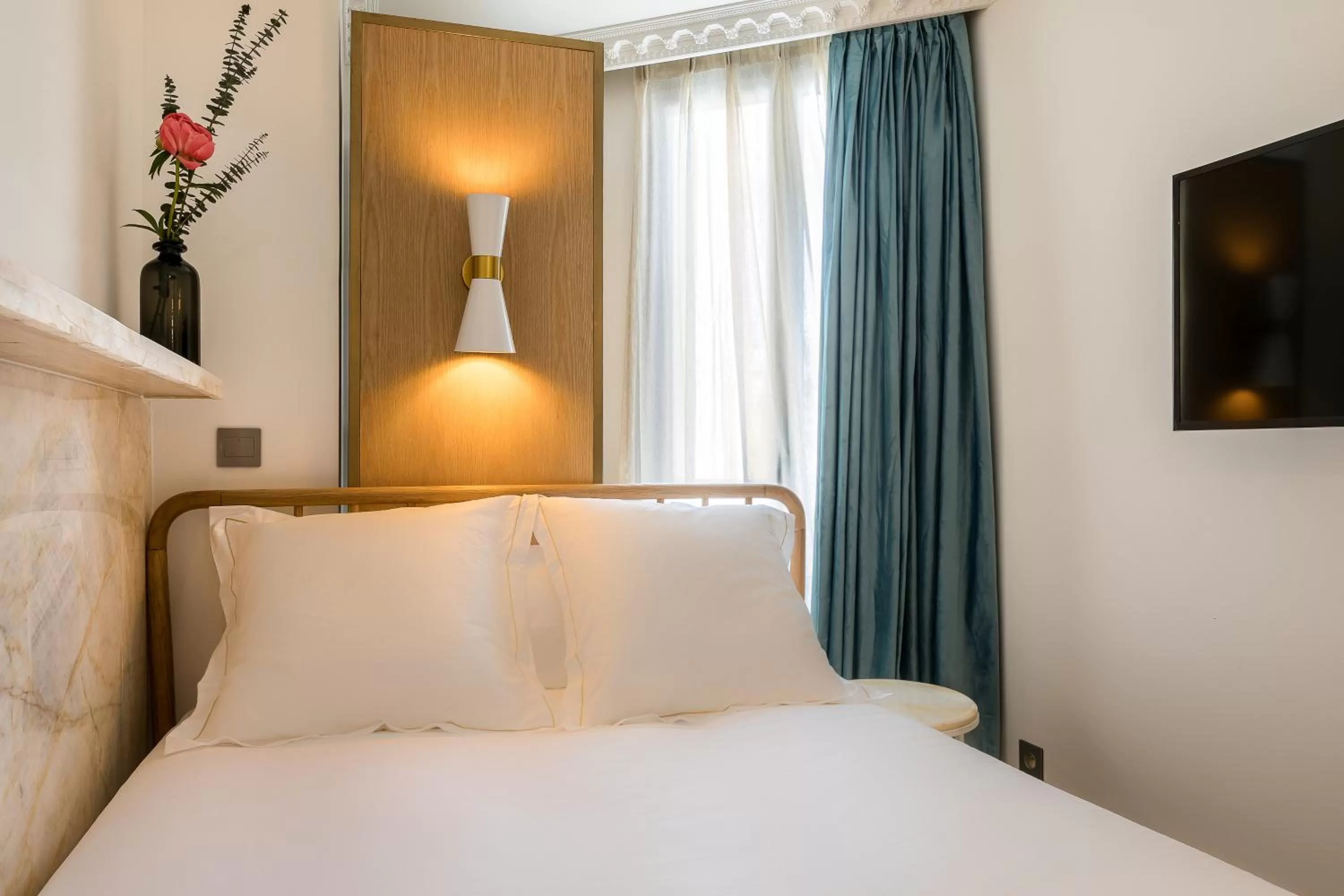 Classic Single Room in Rose Bourbon