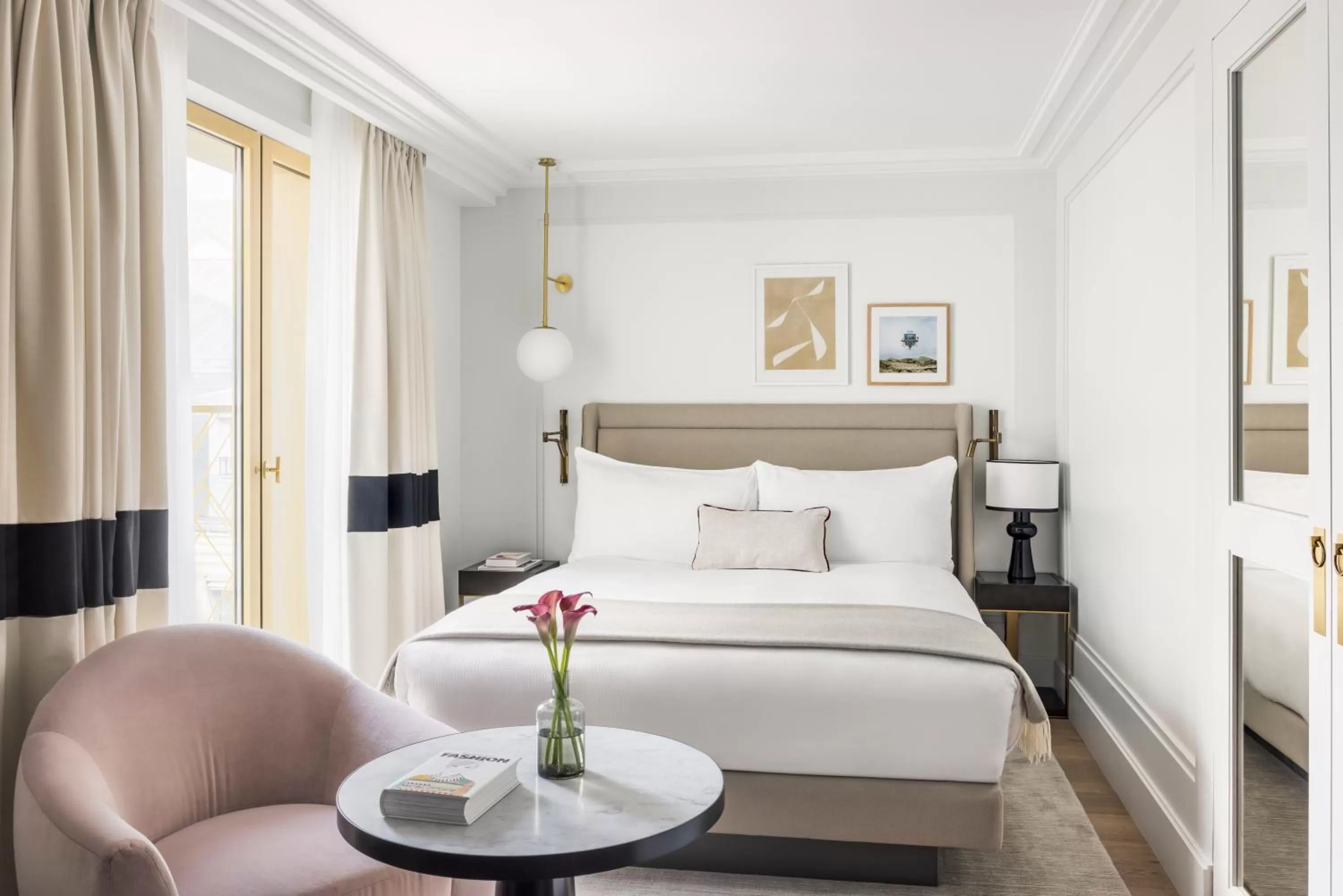 Single Queen Room with City View - single occupancy in Kimpton - St Honoré Paris by IHG