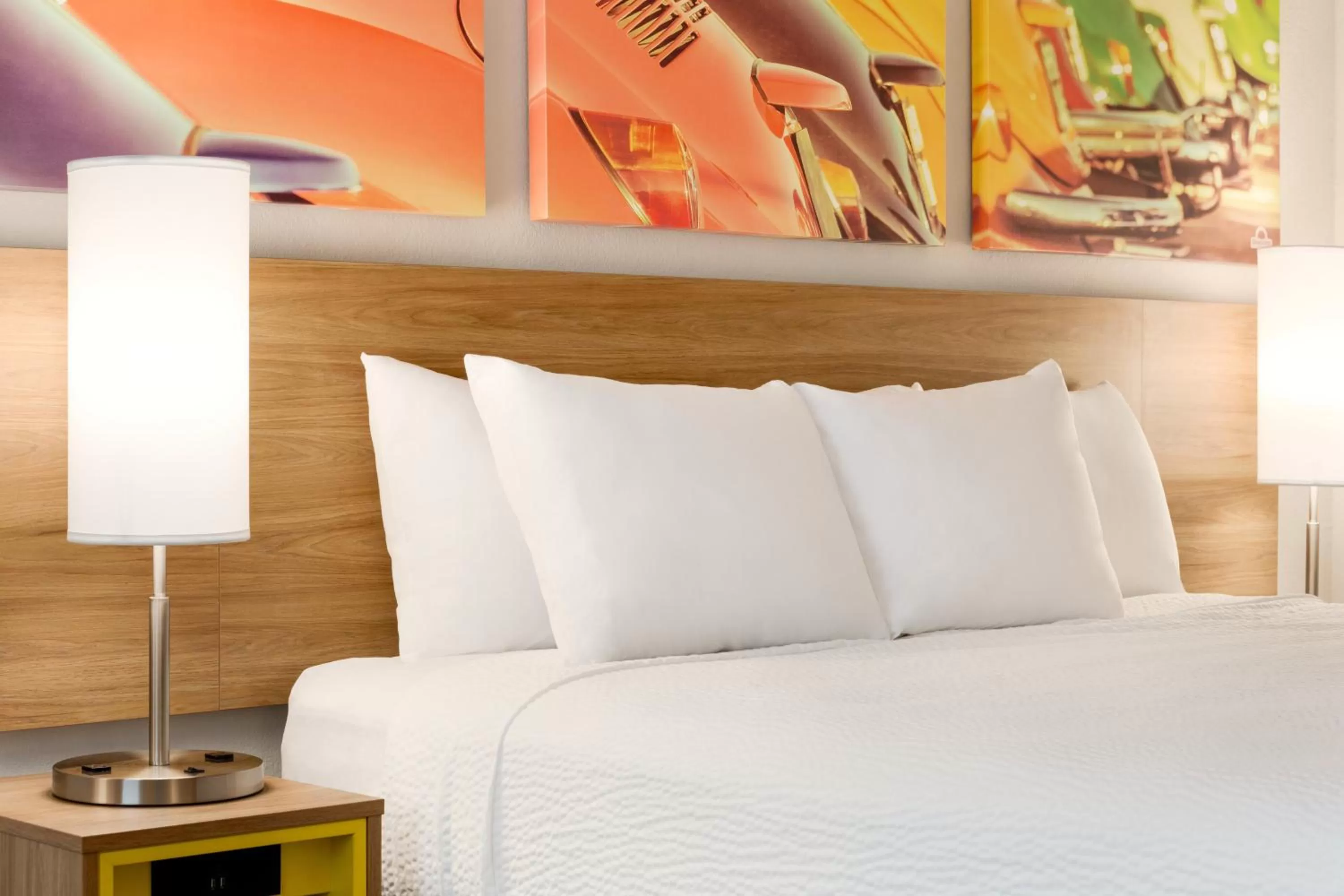 King Room - Roll-in Shower Mobility Access/Non-Smoking in Hotel Bo, a Days Inn by Wyndham Chattanooga Downtown