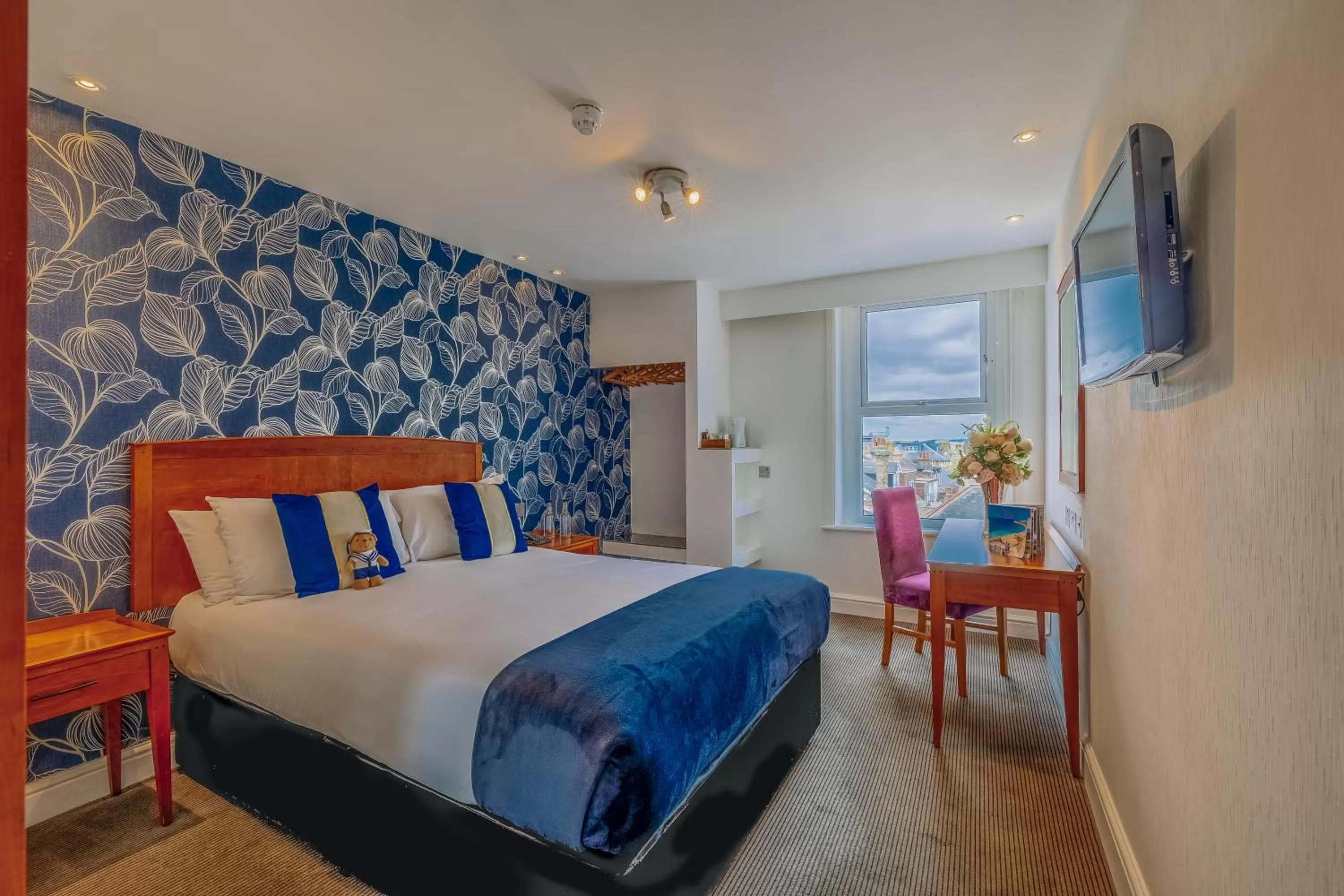 Standard Double Room in Muthu Westcliff Hotel (Near London Southend Airport)