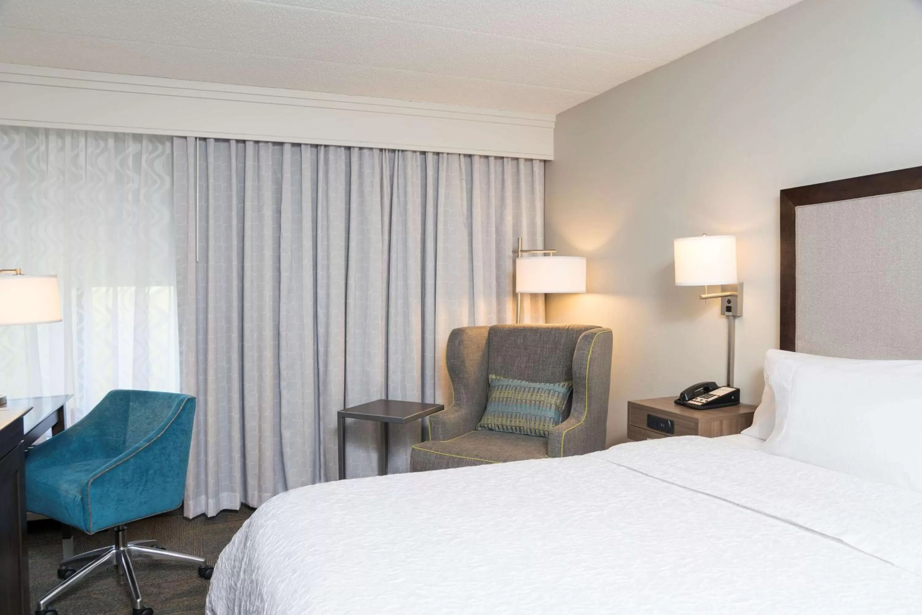 King Room with King Bed - Non-Smoking in Hampton Inn Milwaukee Northwest