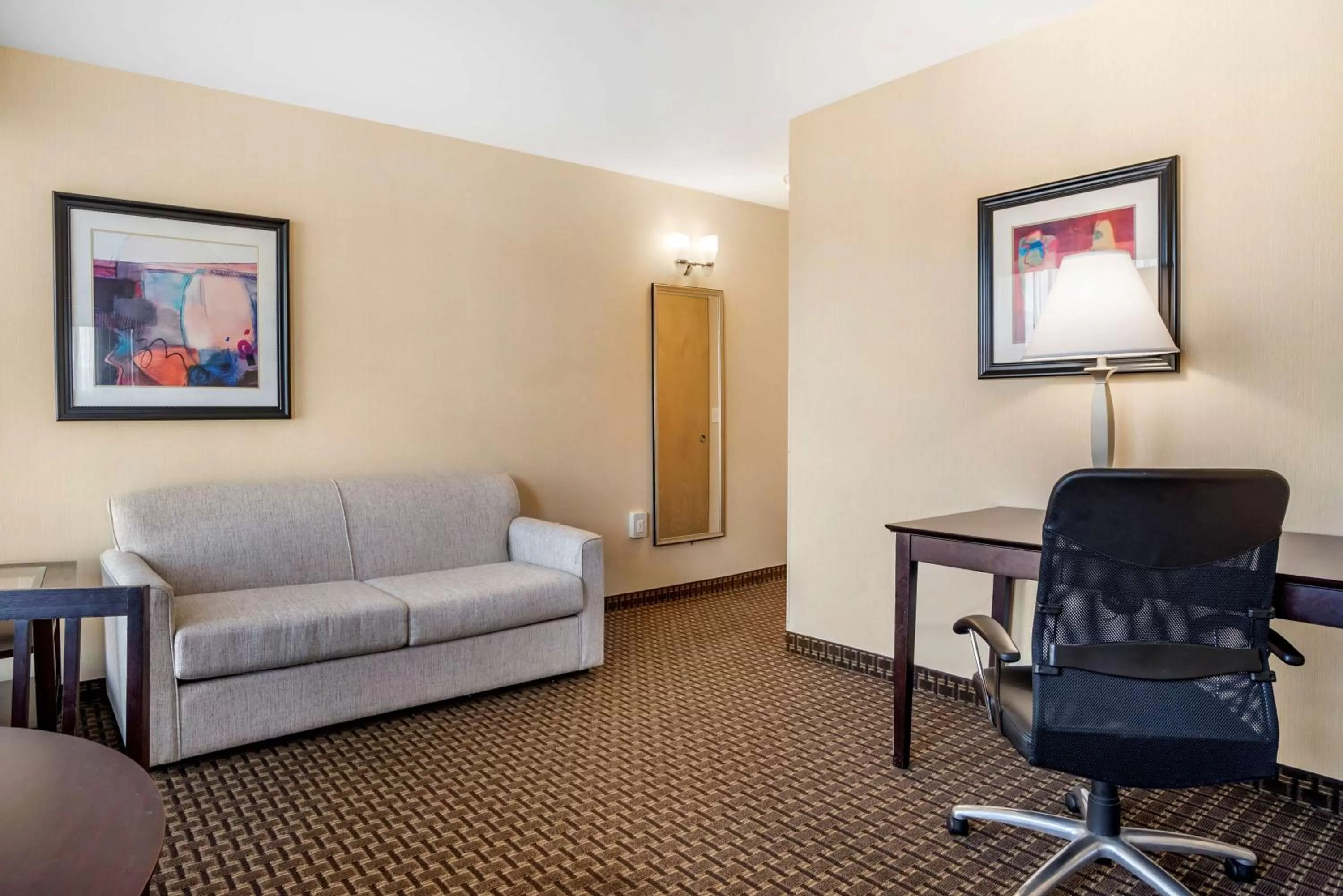One-Bedroom King Suite with Sofa Bed - Non-Smoking in Best Western Plus Philadelphia Airport South - at Widener University