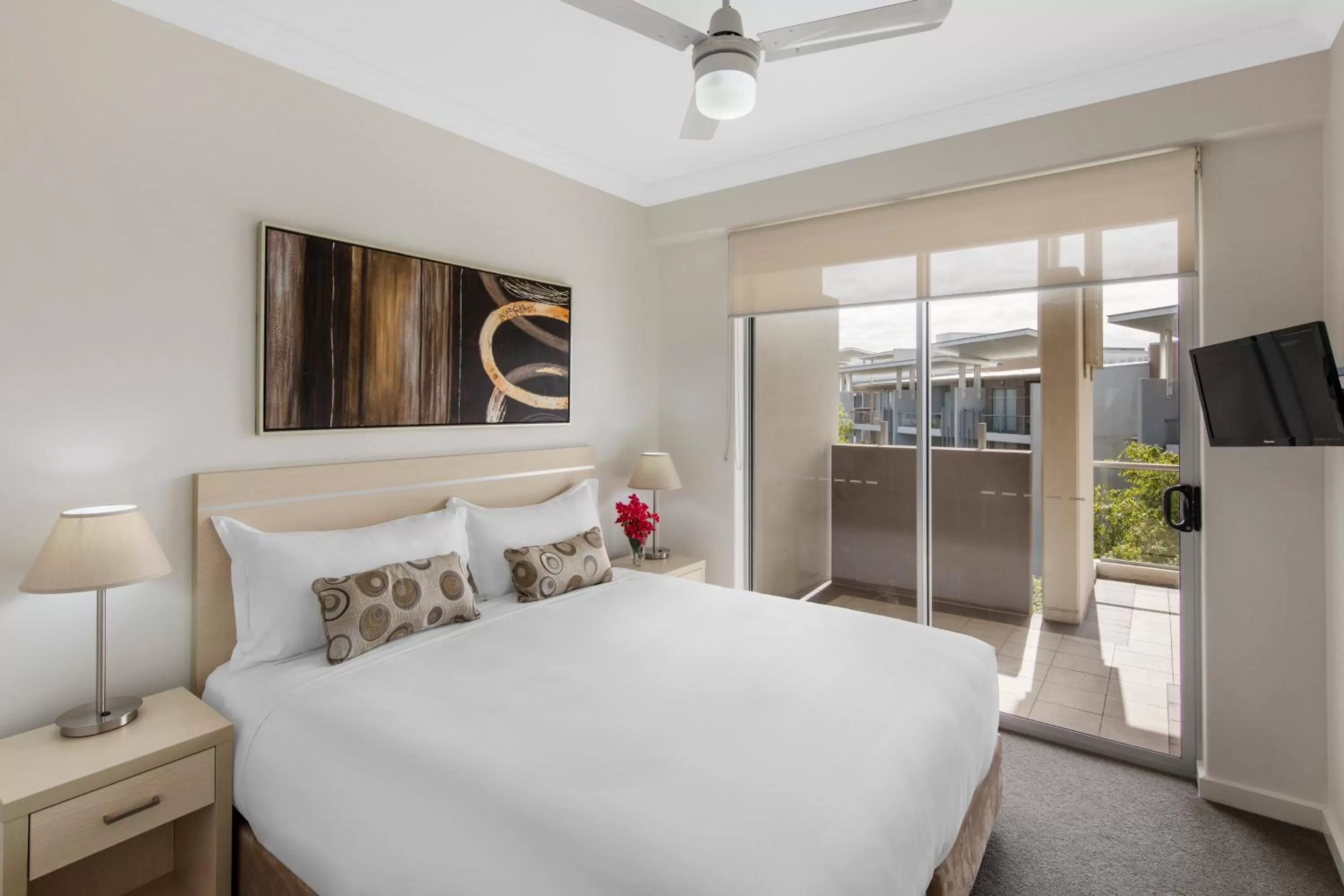 Three-Bedroom Apartment - No Housekeeping in Oaks Brisbane Mews Suites