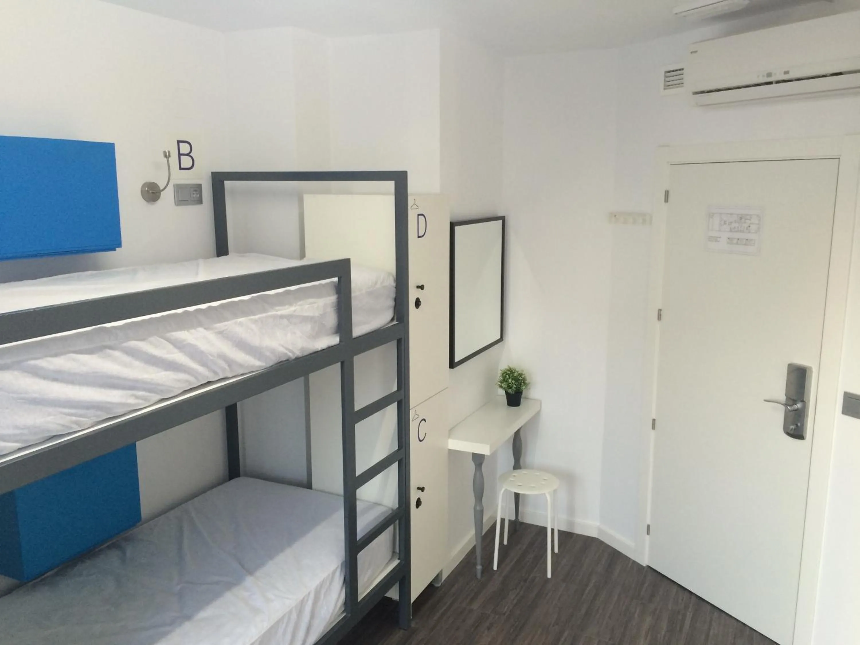 Bed in 4-Bed Female Dormitory Room with External Bathroom in Chameleon Youth Hostel Alicante