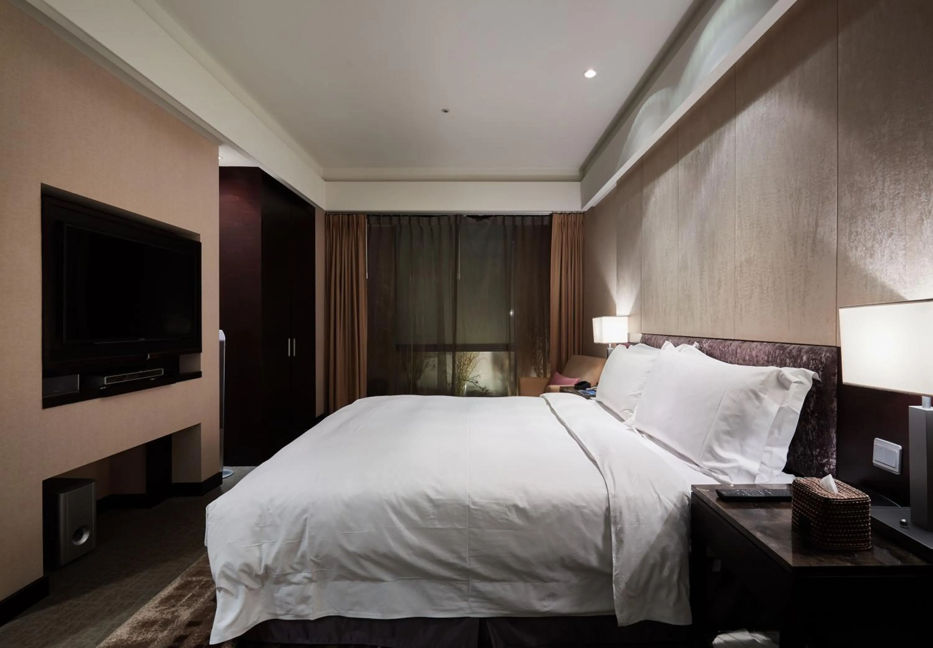 Deluxe King Room without Window in The Tango Hotel Taipei XinYi
