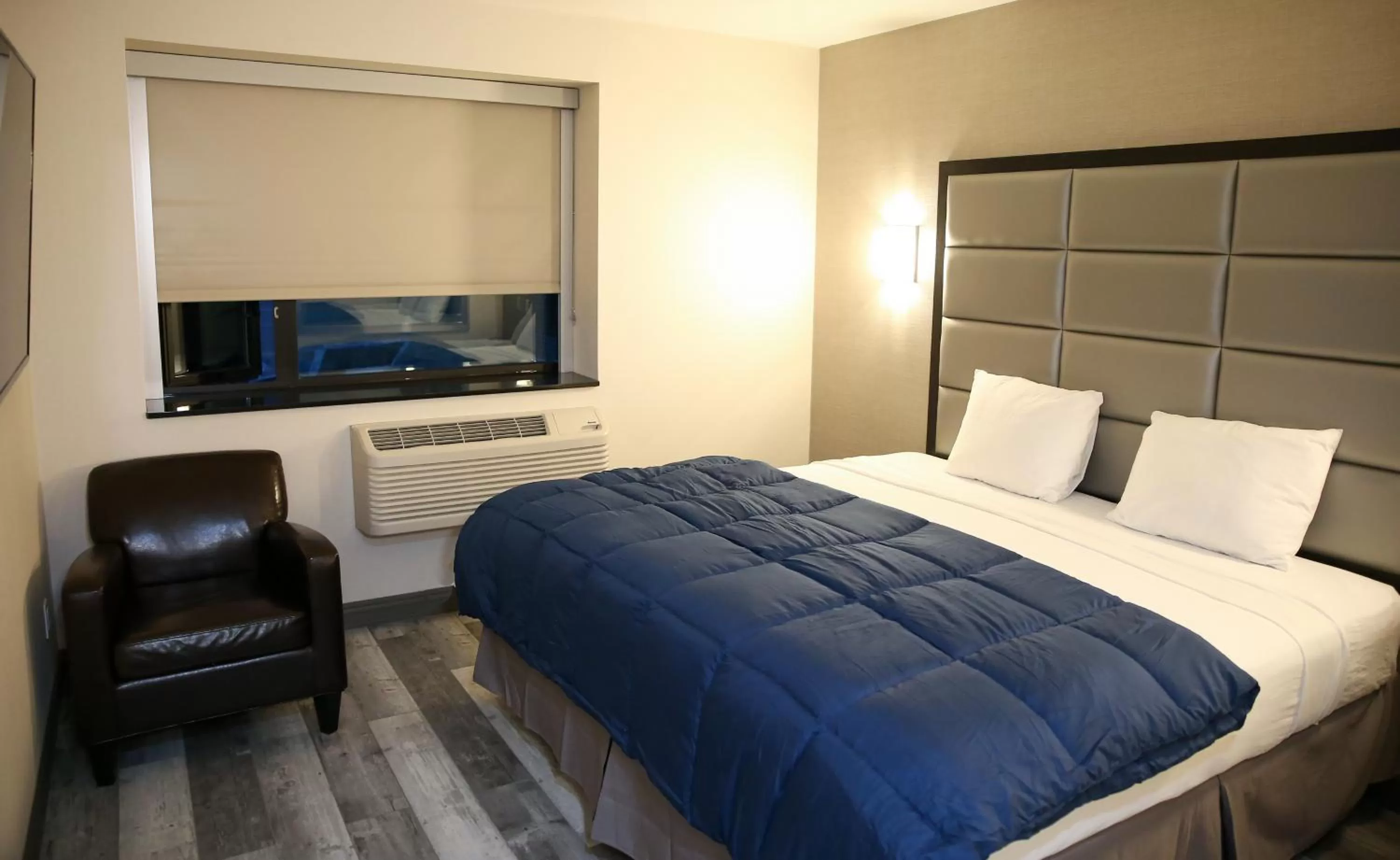 Standard King Room - Non-Smoking  in Umbrella Hotel Brooklyn