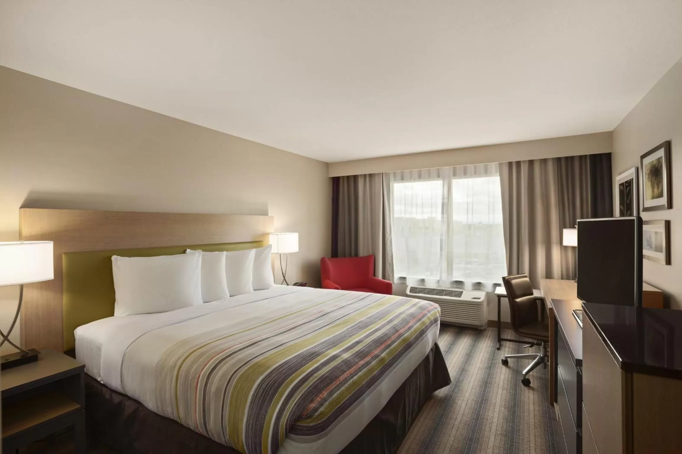 King Room - Non-Smoking in Country Inn & Suites by Radisson, Charlottesville-UVA, VA