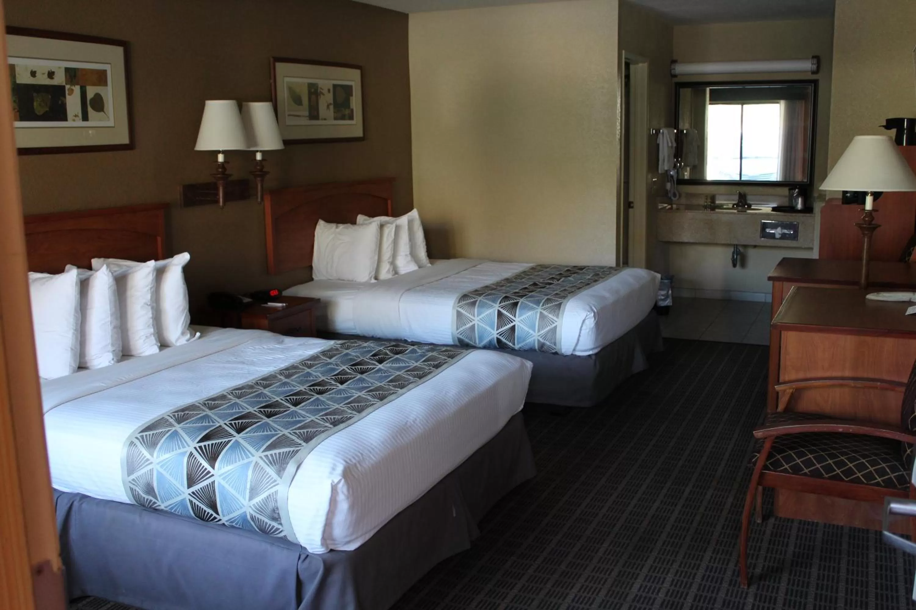 Queen Room with Two Queen Beds - Non Smoking in Cajon Pass Inn