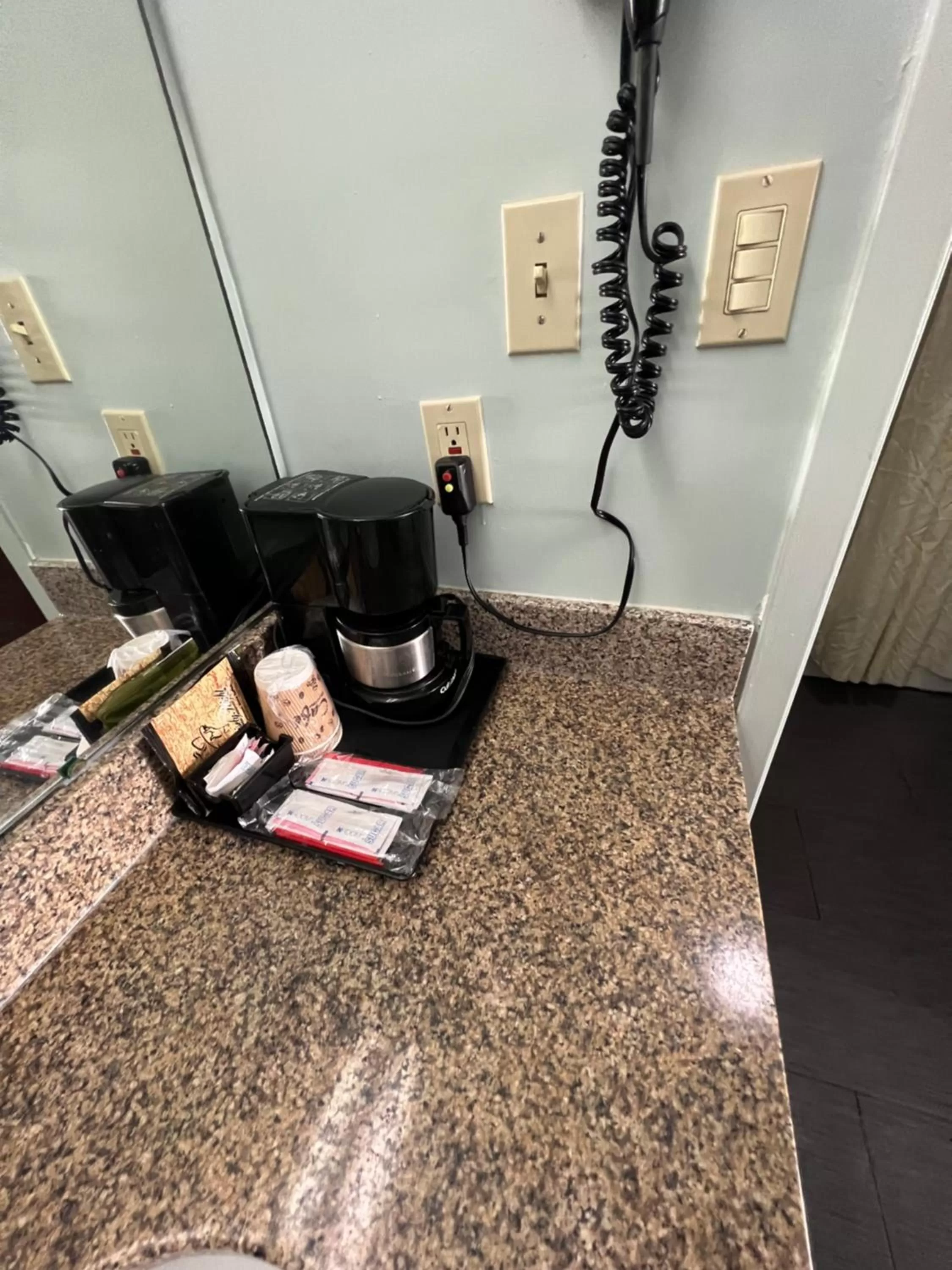 Standard King Room - Smoking in Executive Inn