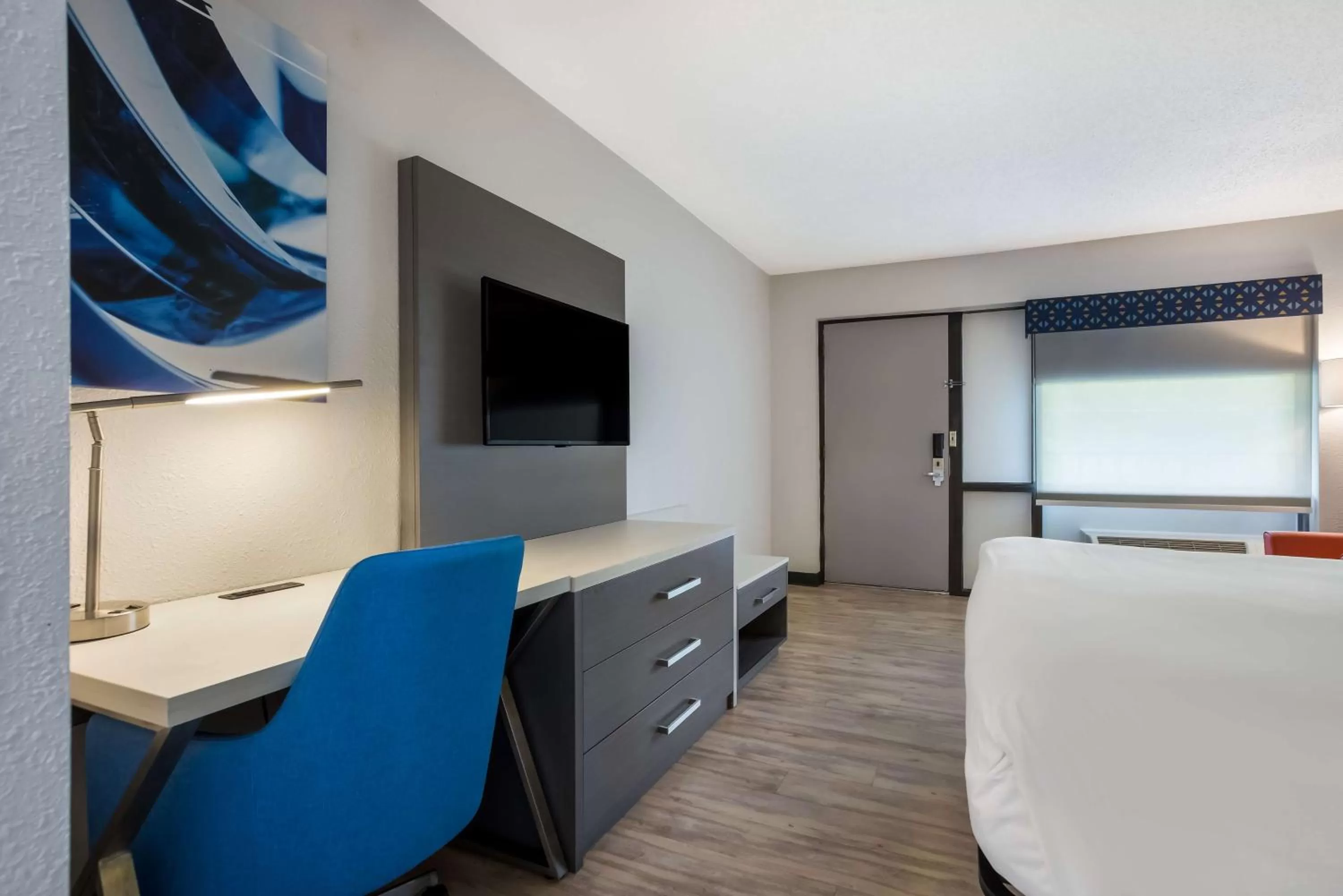 King Suite with Spa Bath - Non-Smoking in Best Western Bordentown Inn