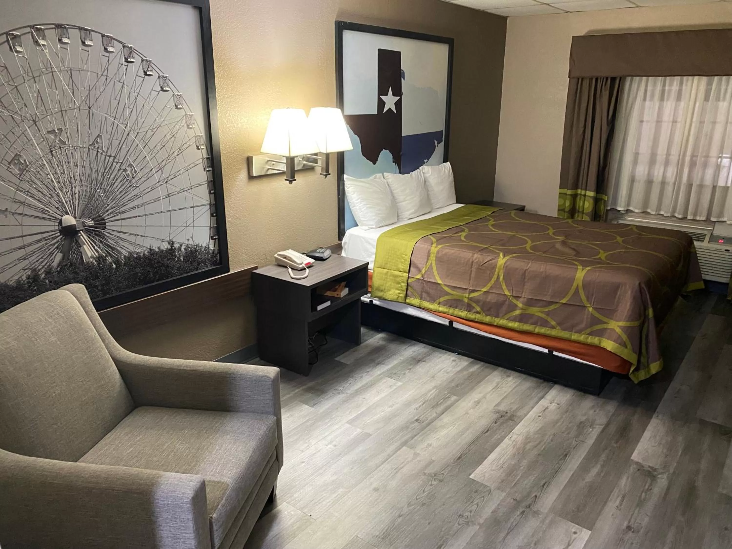 Queen Room - Non-Smoking in Super 8 by Wyndham Gainesville TX