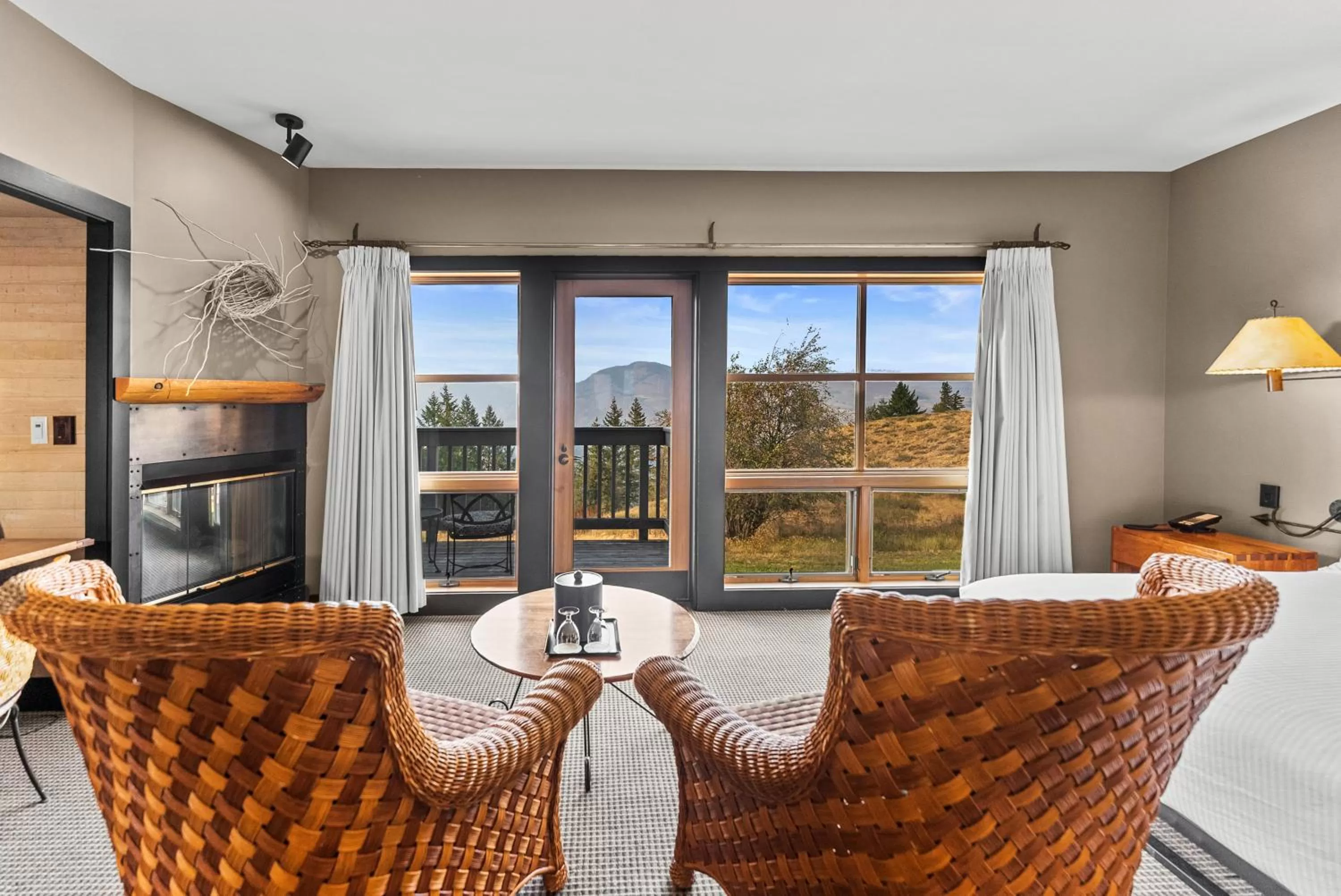 Mt Robinson King Room with Jetted Tub in Sun Mountain Lodge