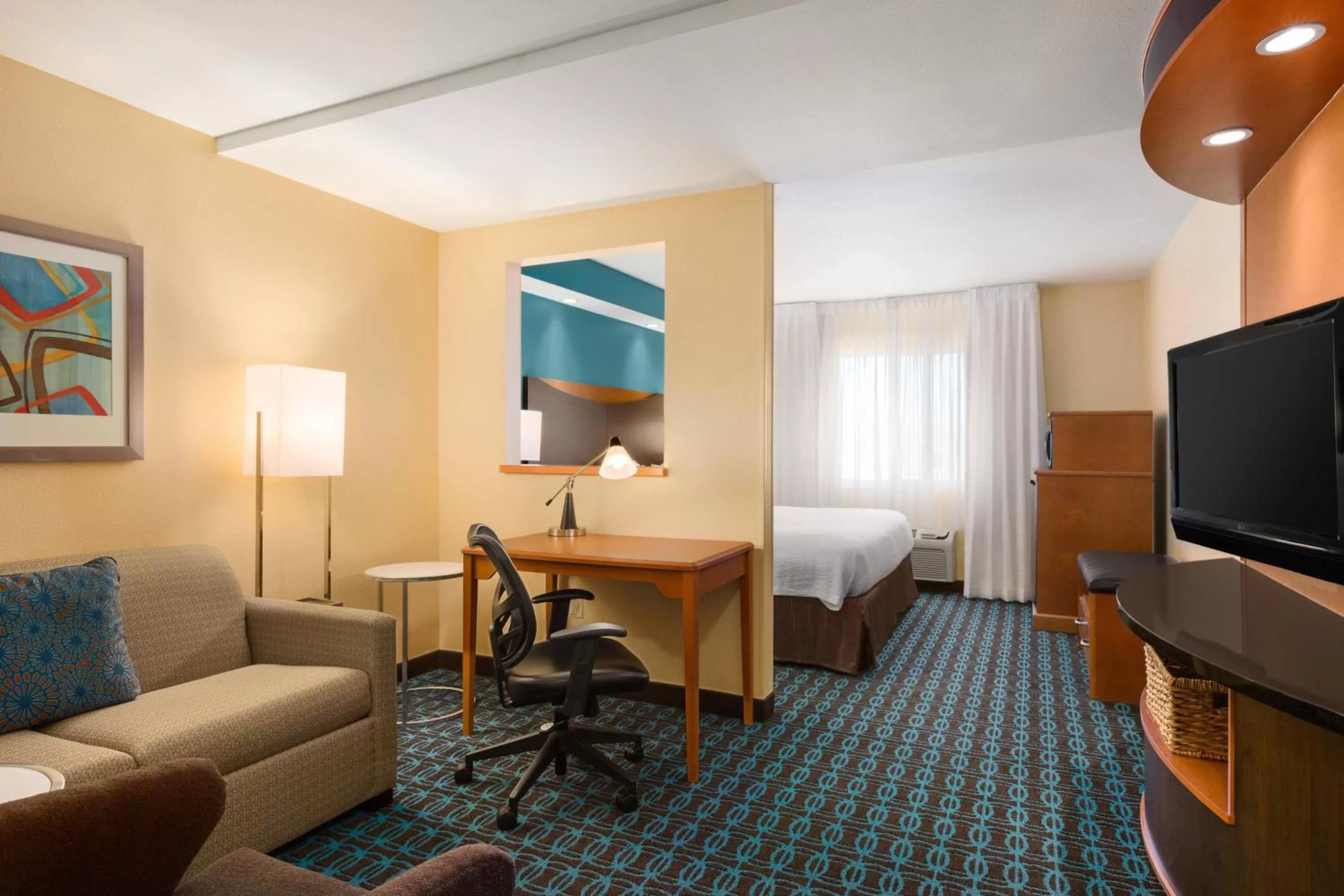 Living room, TV/Entertainment Center in Fairfield by Marriott Inn & Suites Houston North/Cypress Station
