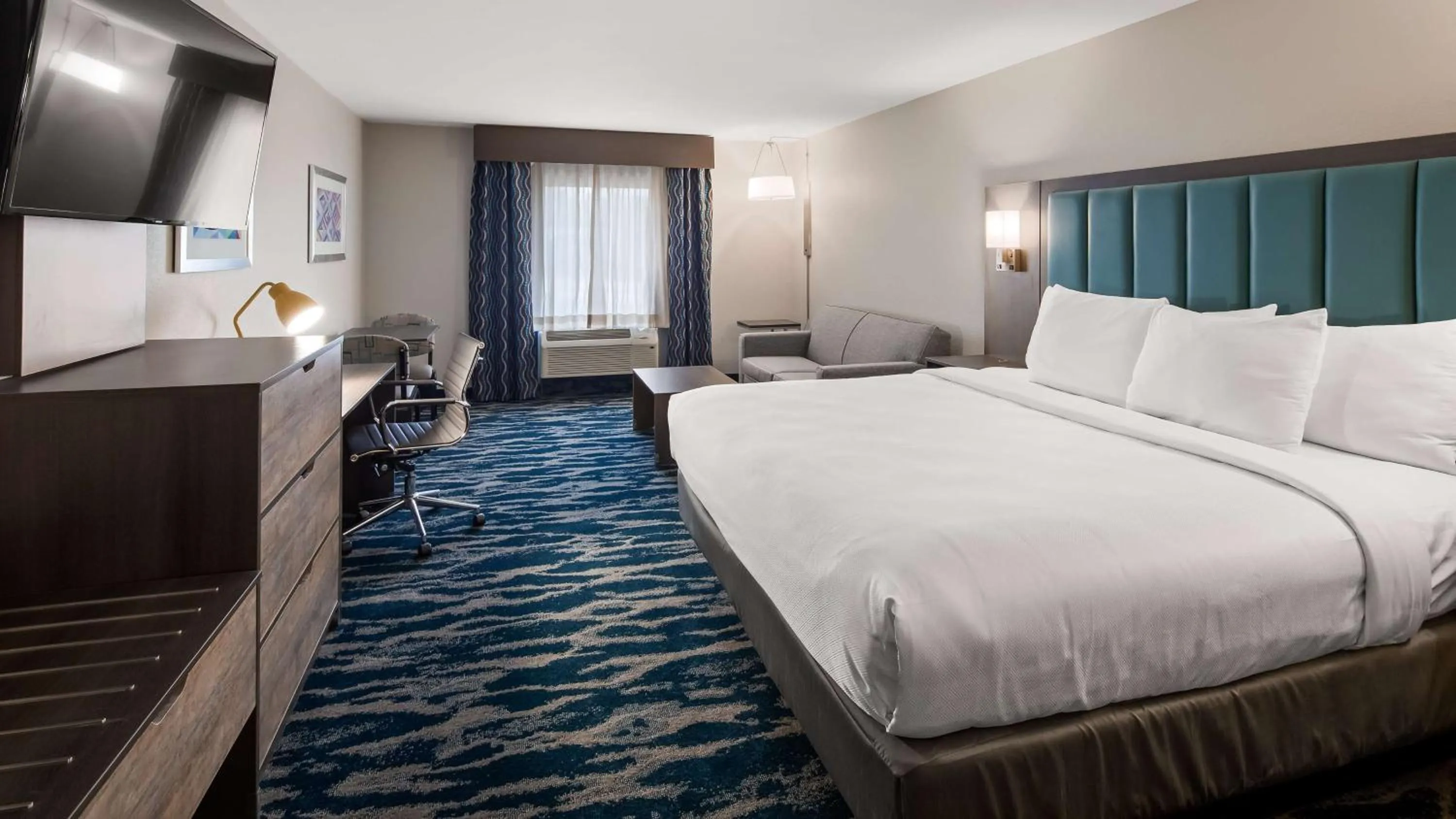 King Suite with Kitchenette in Best Western Plus Executive Residency Nashville