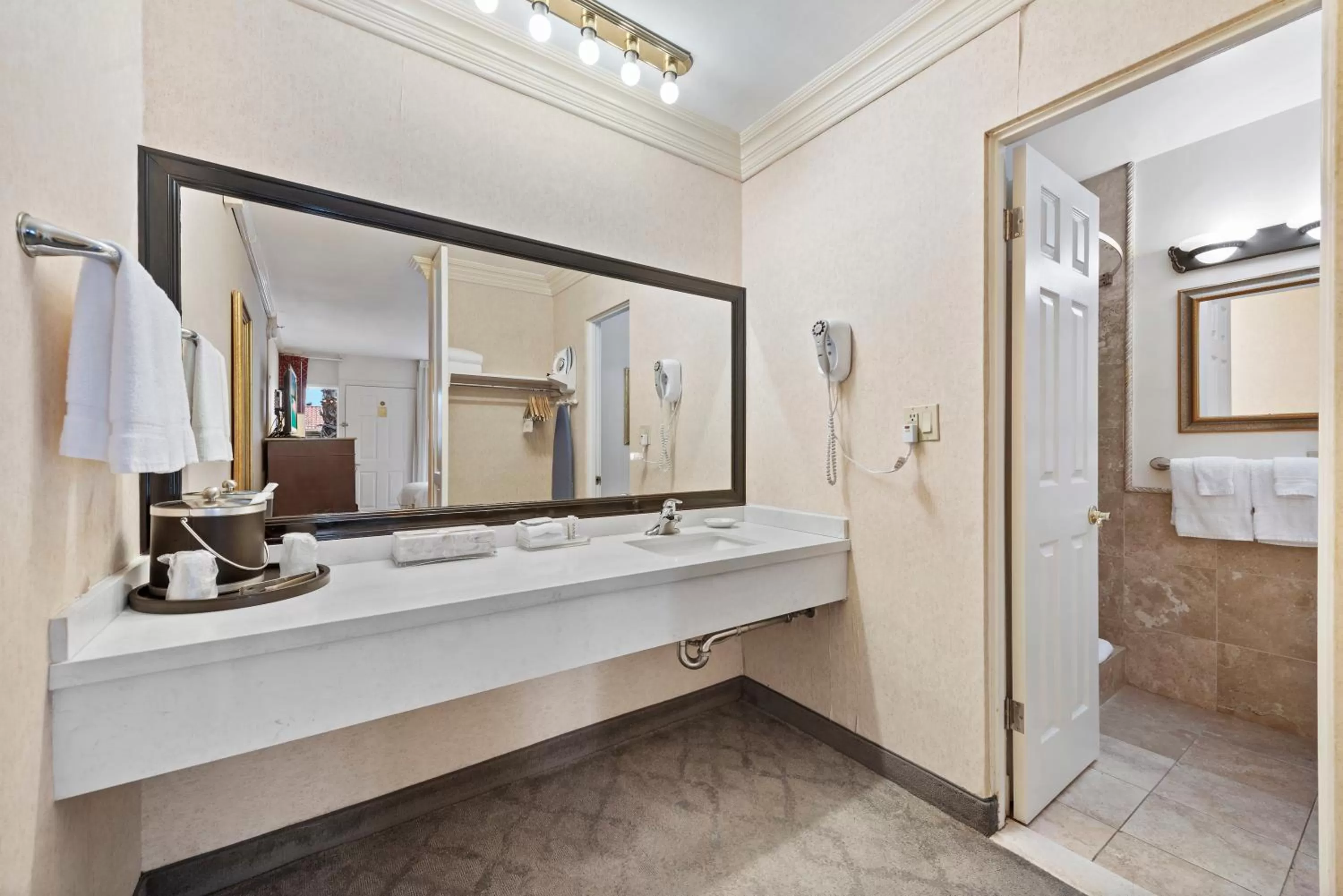 Small Double Room in 14 West Hotel Laguna Beach