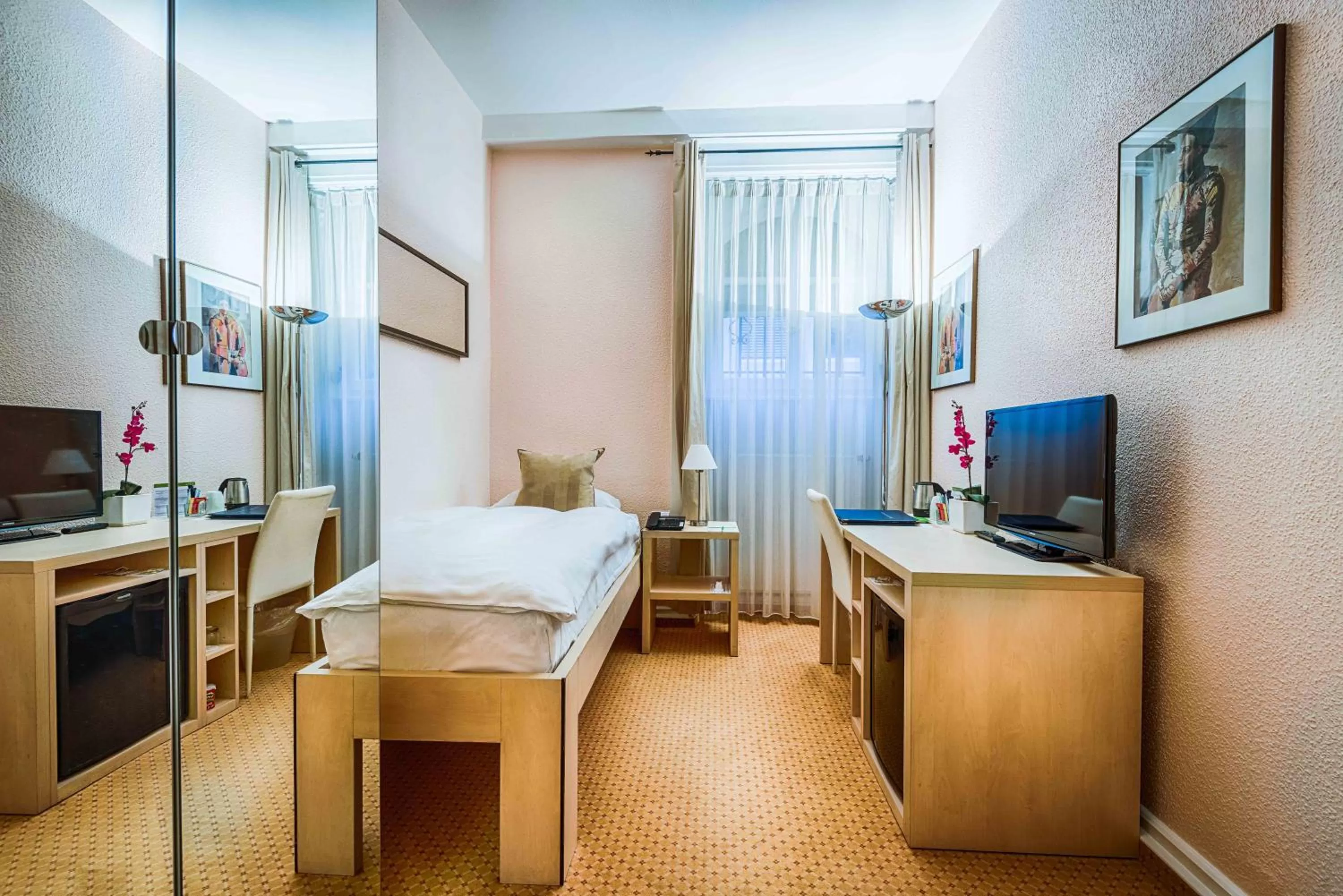 Single Room in Villa Toscane