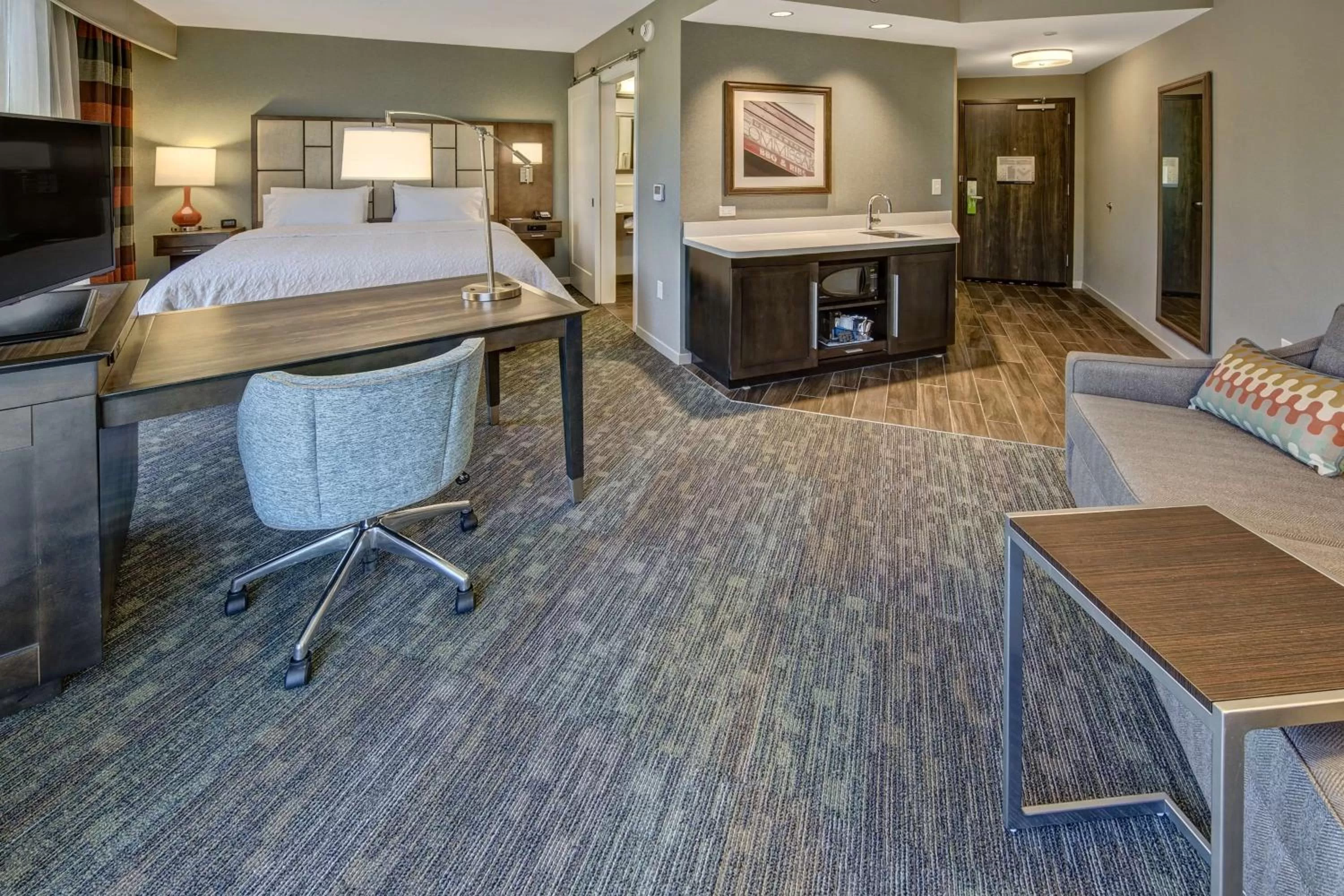 Corner King Studio - Non-Smoking in Hampton Inn & Suites Memphis Germantown