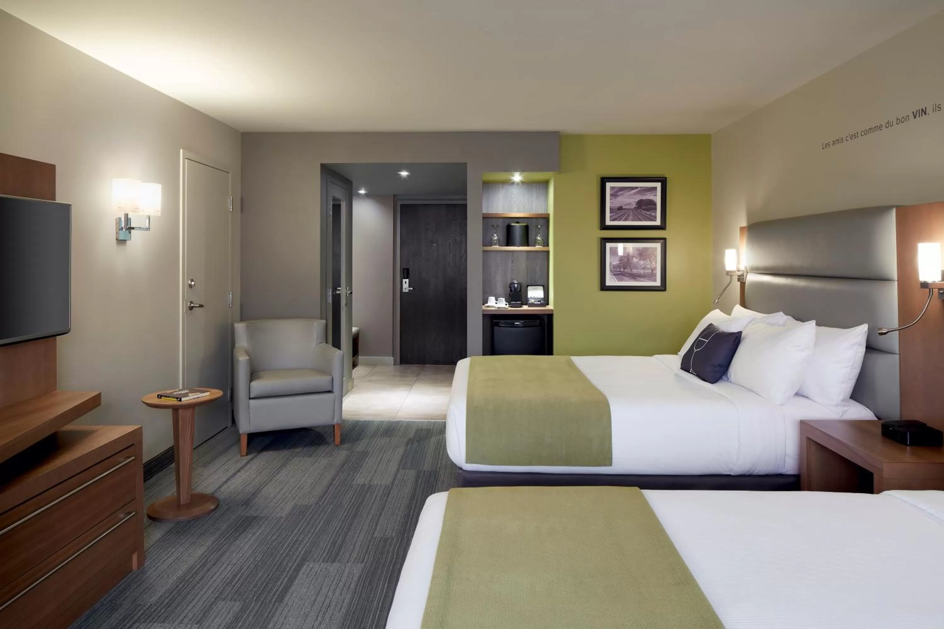 Queen Room with Two Queen Beds in Hôtel Rive Gauche