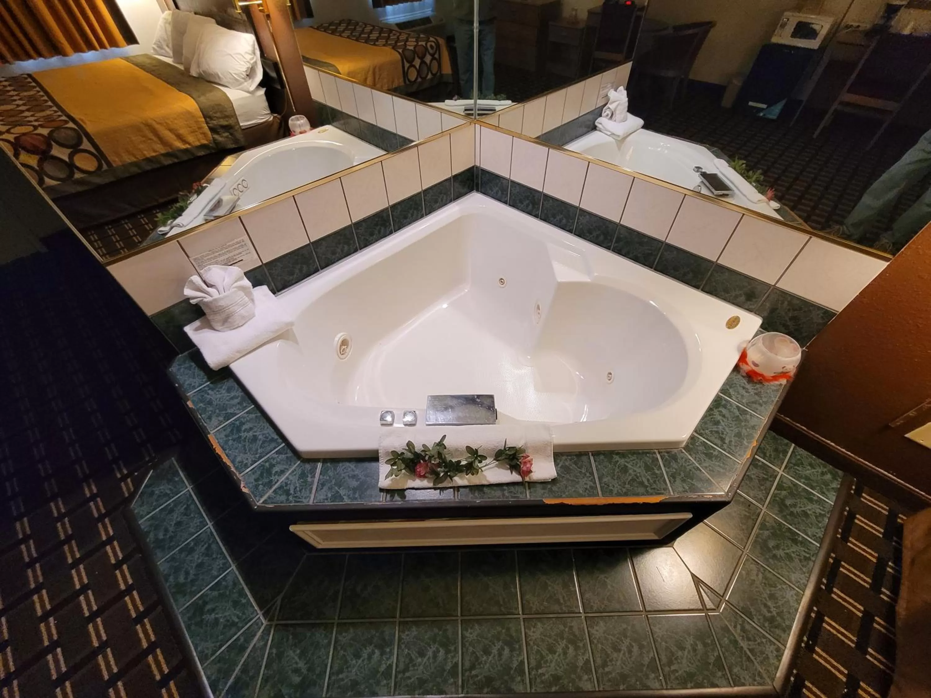 King Studio Suite with Jacuzzi Tub, Non-Smoking in Super 8 by Wyndham Newcomerstown