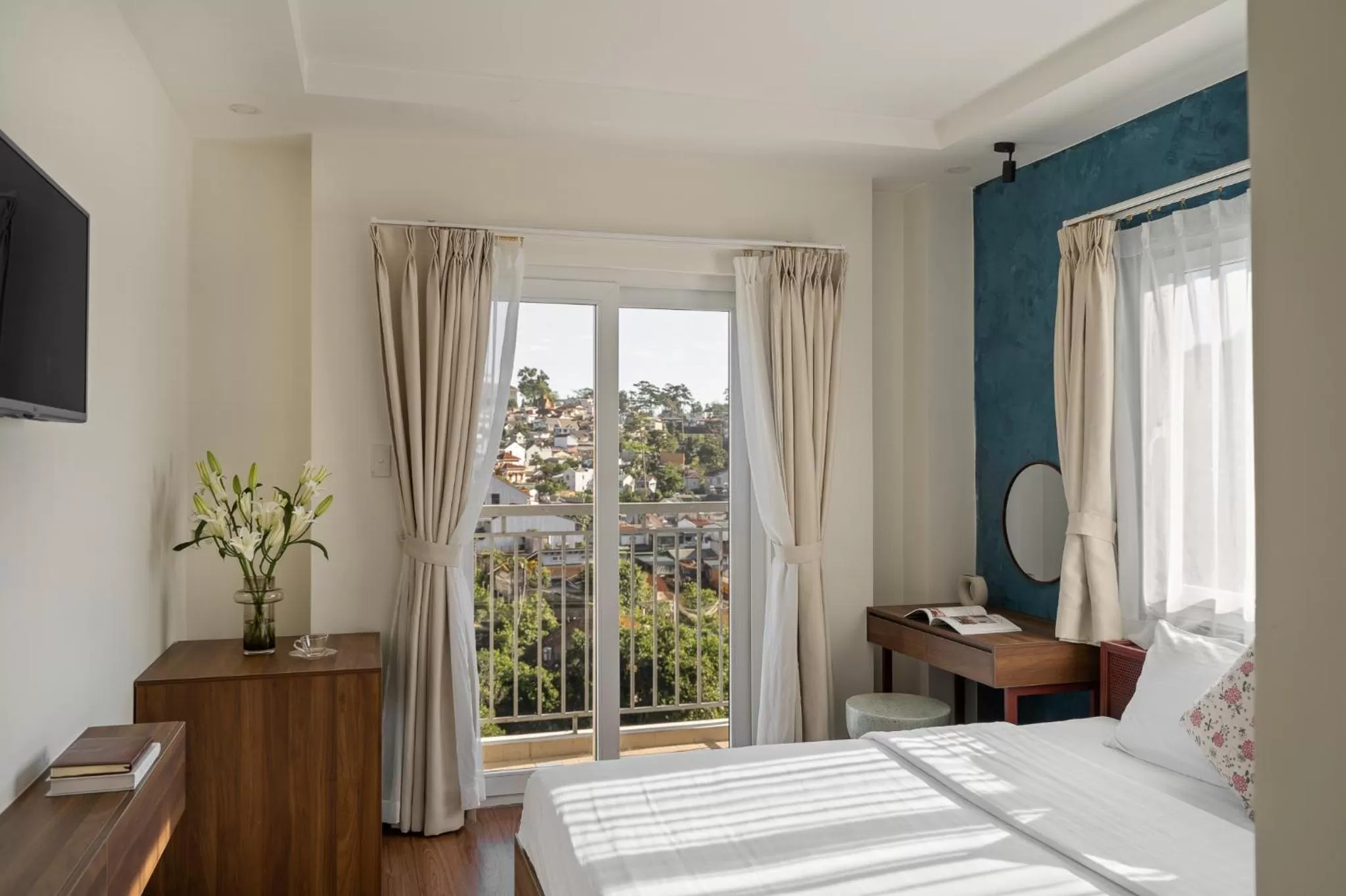 Deluxe Double with Balcony Mountain View in Hong Mon Villa