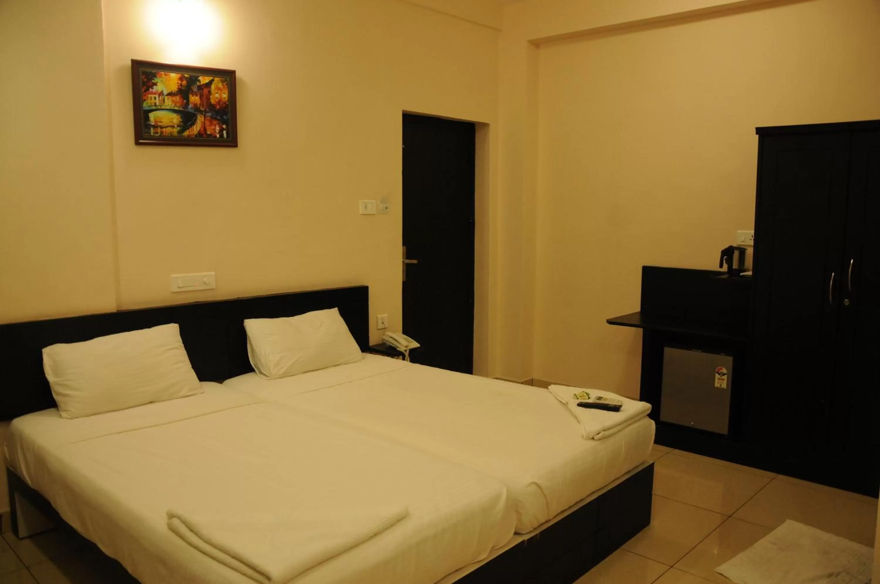 Deluxe Double Room with Fan in Hotel Sri Krishna Residency
