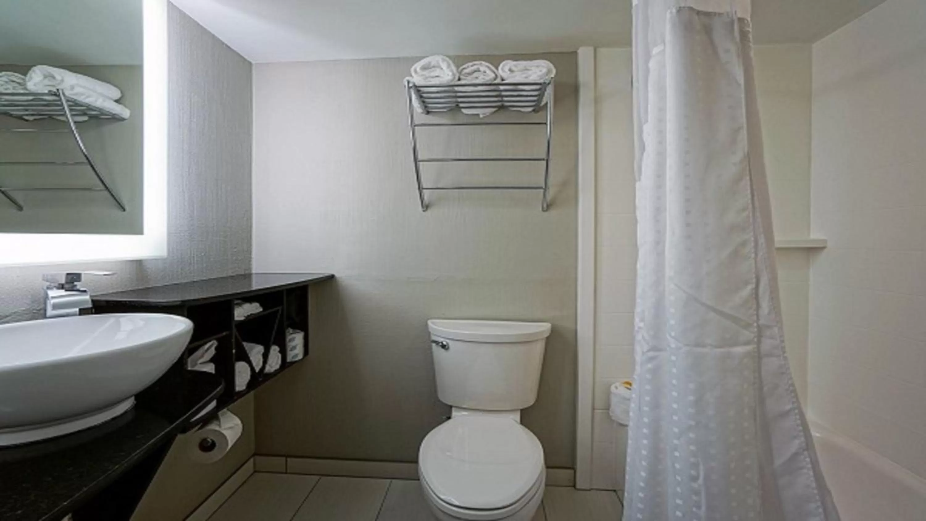 Standard Room with Two Queen Beds in Holiday Inn At the Campus by IHG