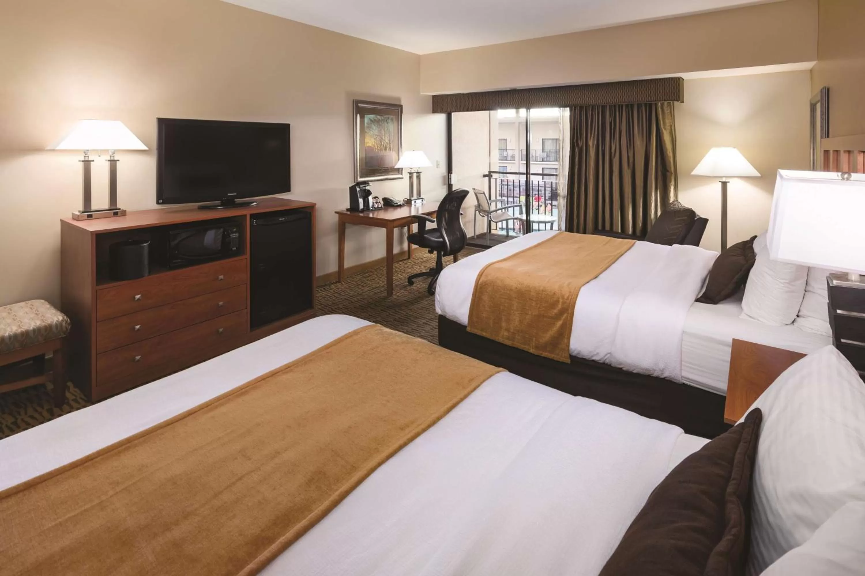 Queen Room with Two Queen Beds and Roll-In Shower - Disability Access in Wyndham Bloomington - Mall of America