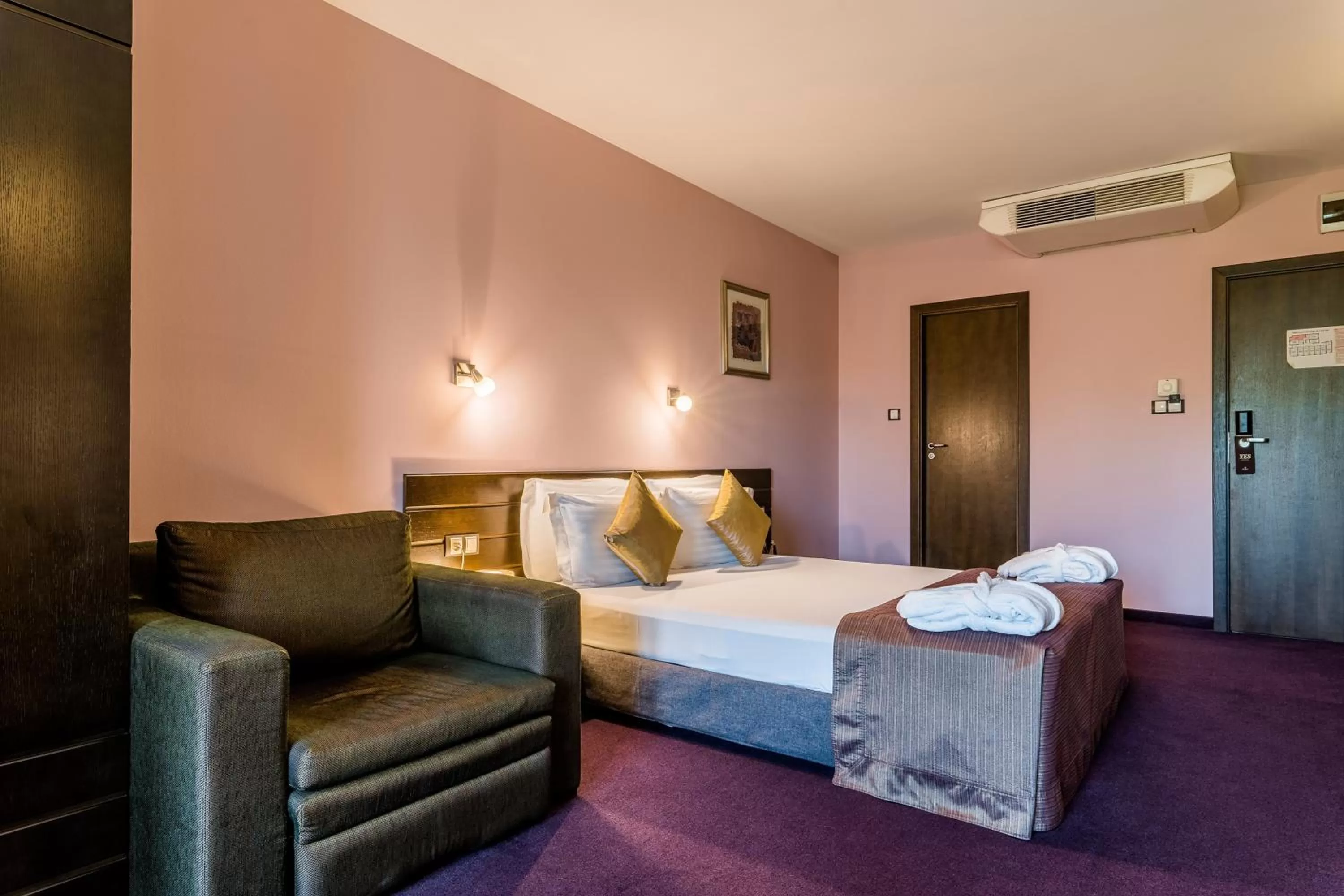 Deluxe Double Room in Budapest Hotel - Free Parking
