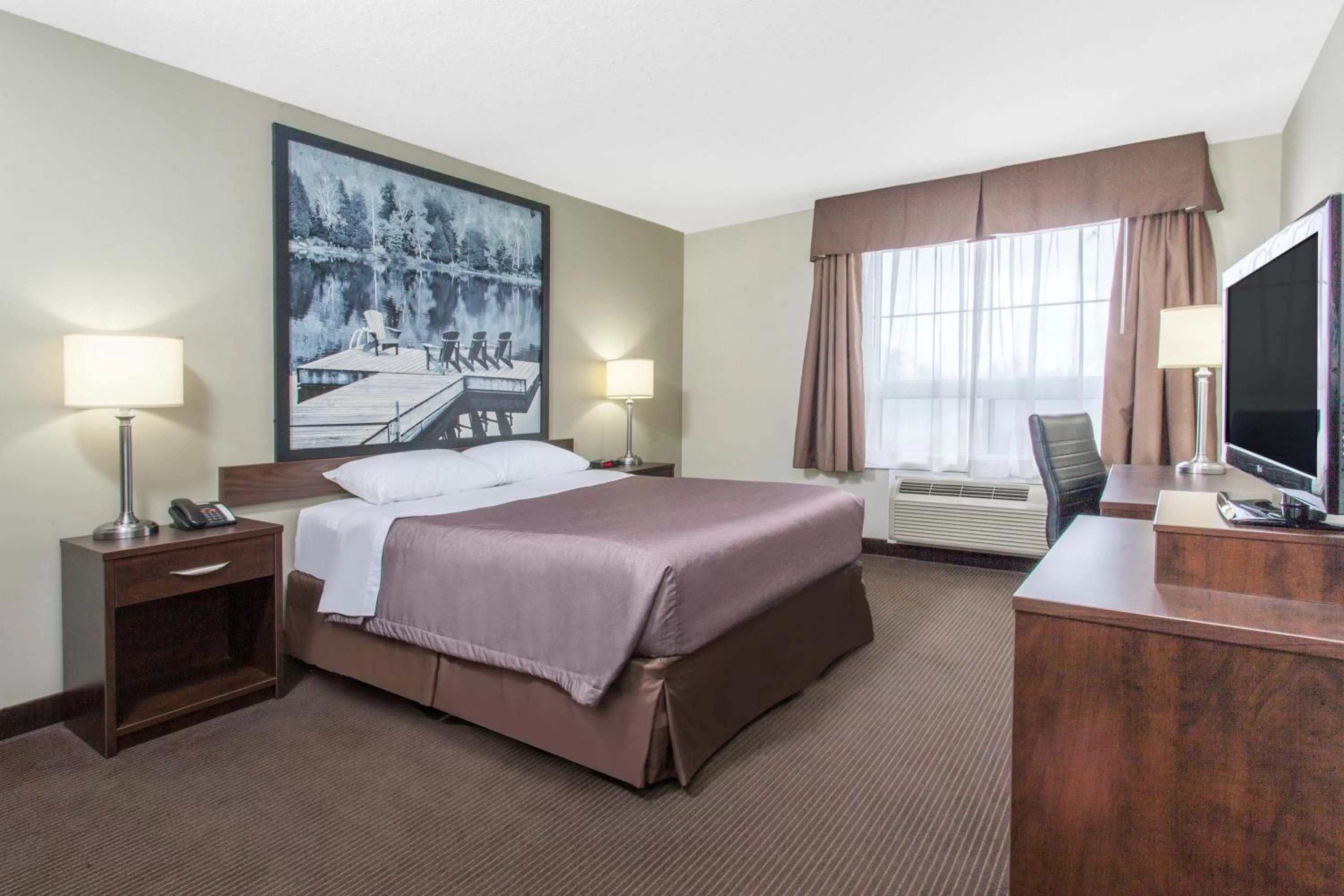 Queen Room - Disability Access - Non-Smoking in Super 8 by Wyndham Red Lake ON