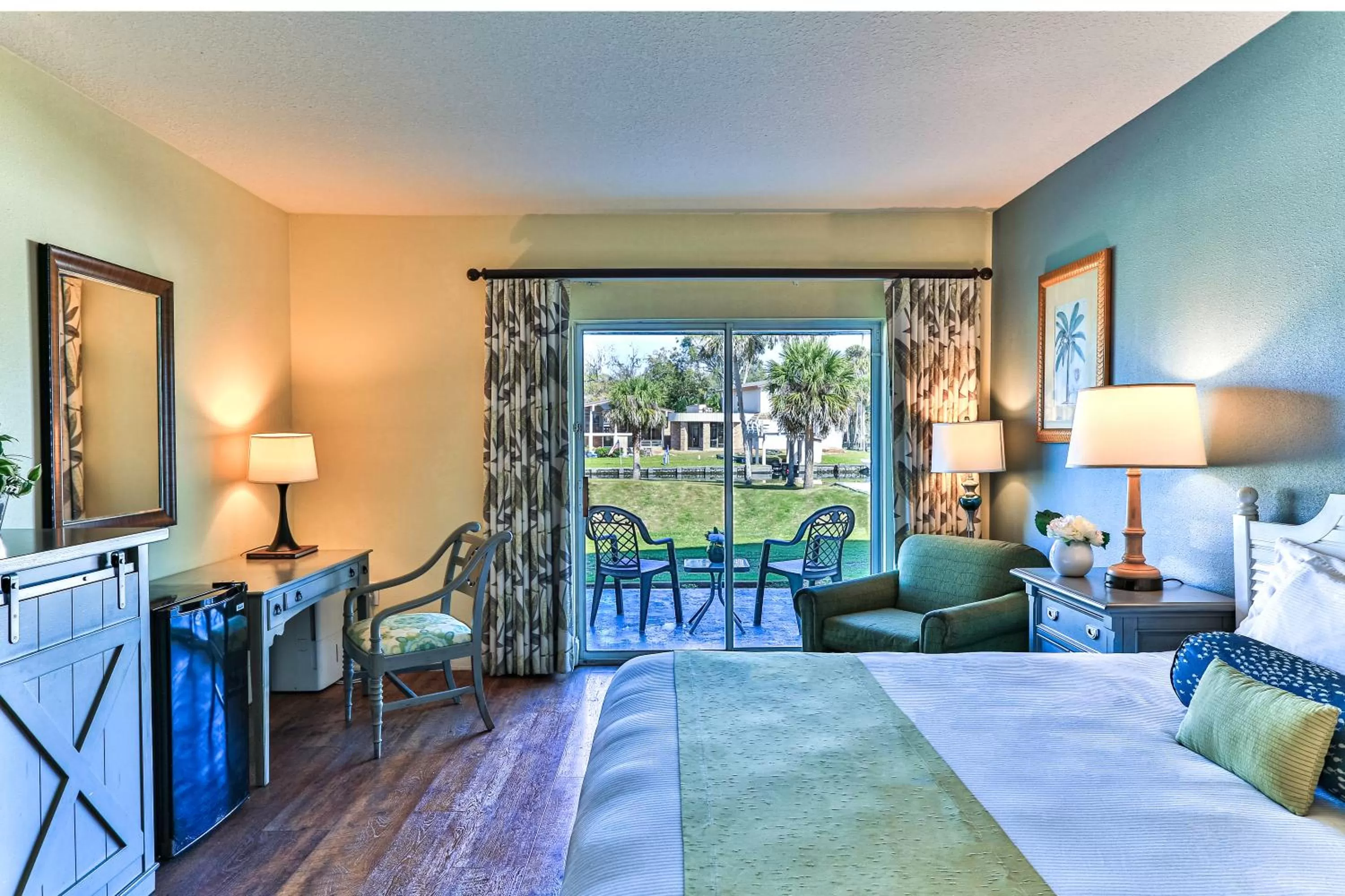 Queen Suite with Two Queen Beds Waterfront and Parking Area View  - Non Smoking/1st Floor in Plantation Resort on Crystal River, Ascend Hotel Collection