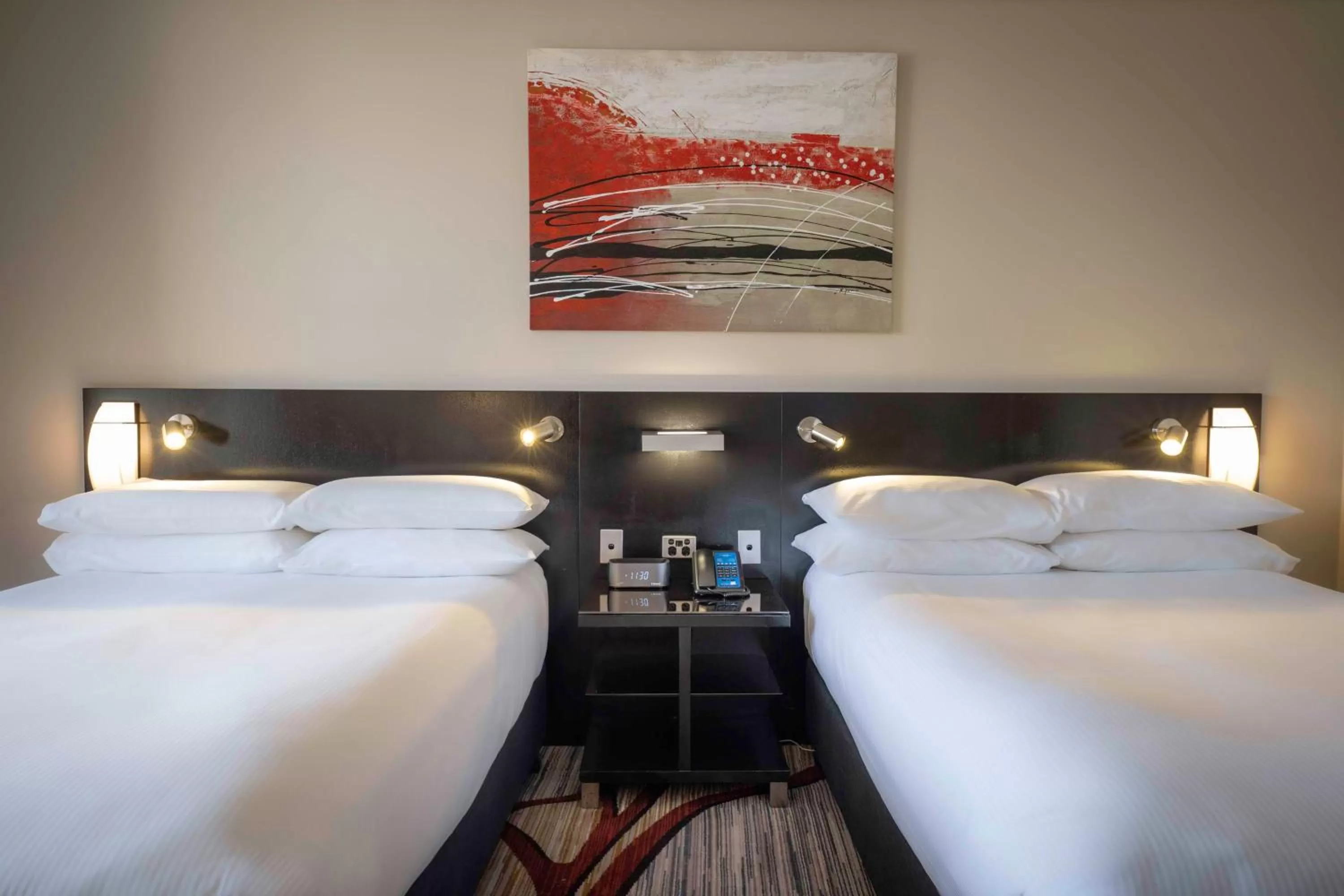 Corner Double Room in Hilton Cairns