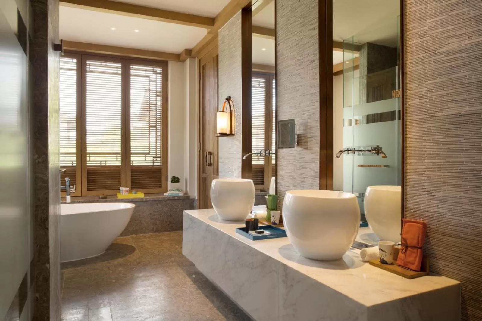 Premium Twin Room in Hotel Indigo Lijiang Ancient Town by IHG