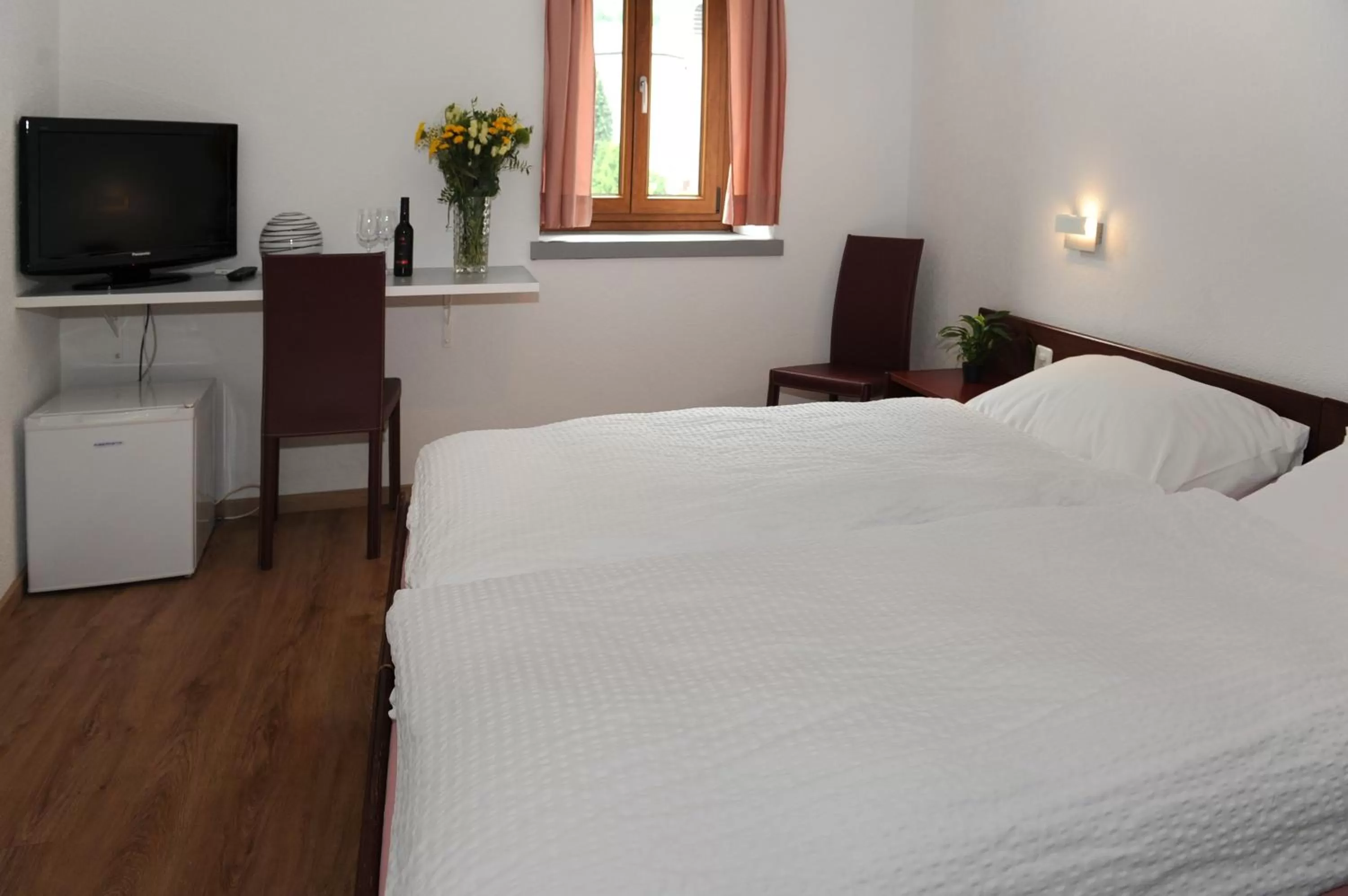 Standard Twin Room - single occupancy in La Dent-du-Midi Hôtel & Restaurant