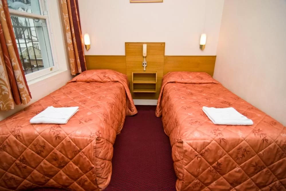 Twin Room in Alexandra Hotel