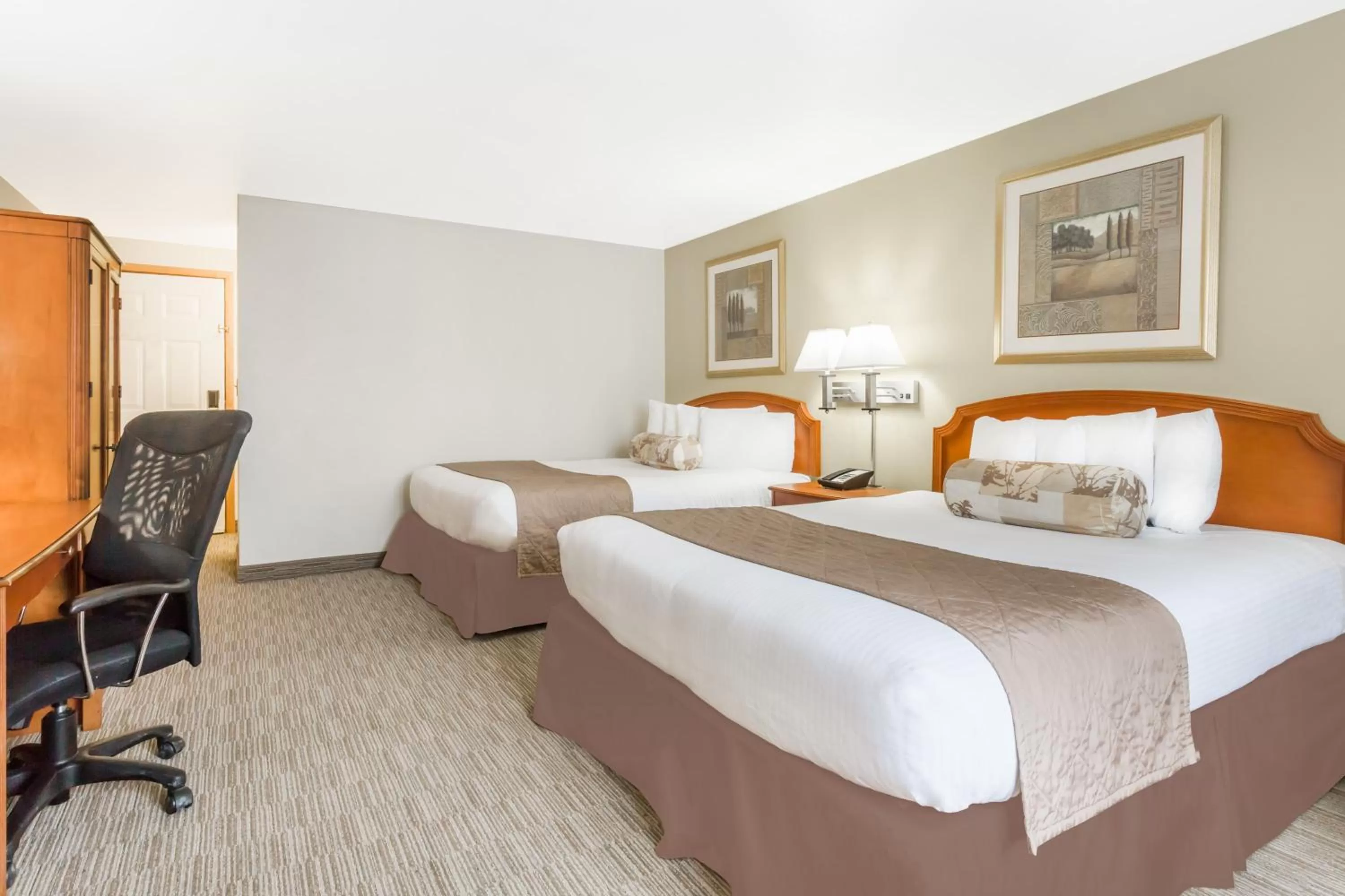 Queen Room with Two Queen Beds - Smoking in Ramada by Wyndham Ely